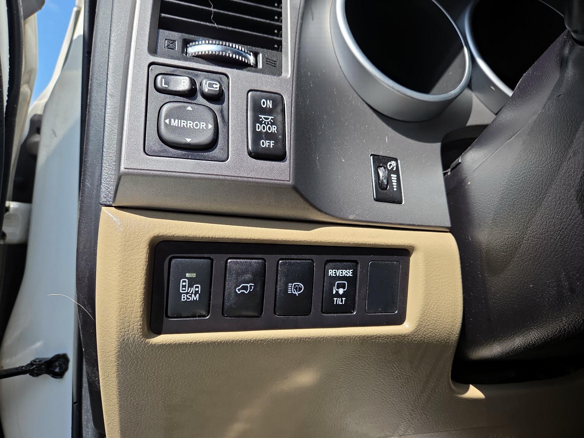 Thumbnail: 2016 Toyota Sequoia - 11