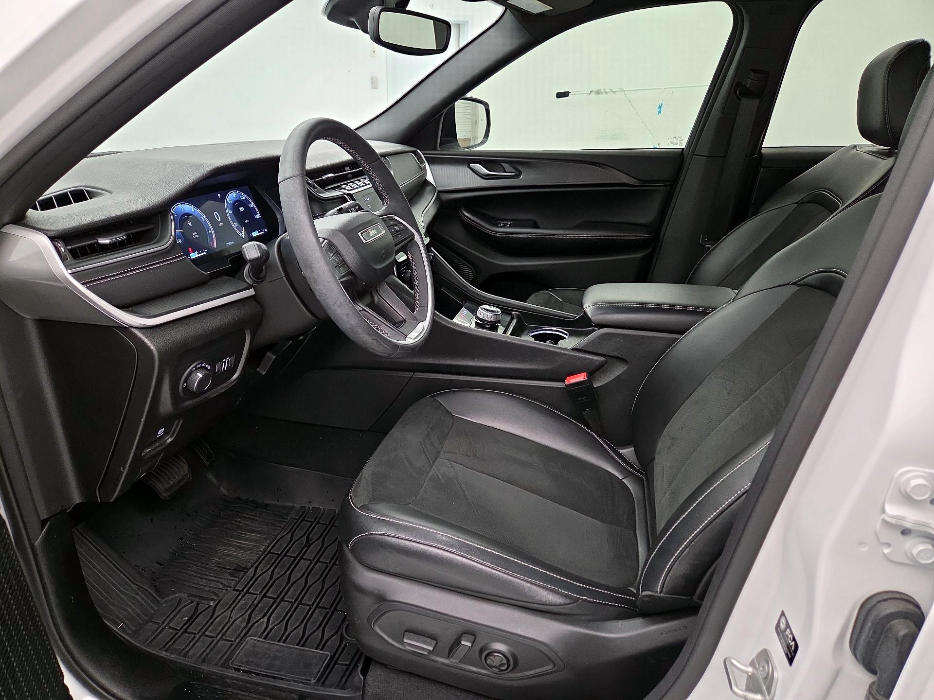 Thumbnail: 2024 Jeep Grand Cherokee - 11