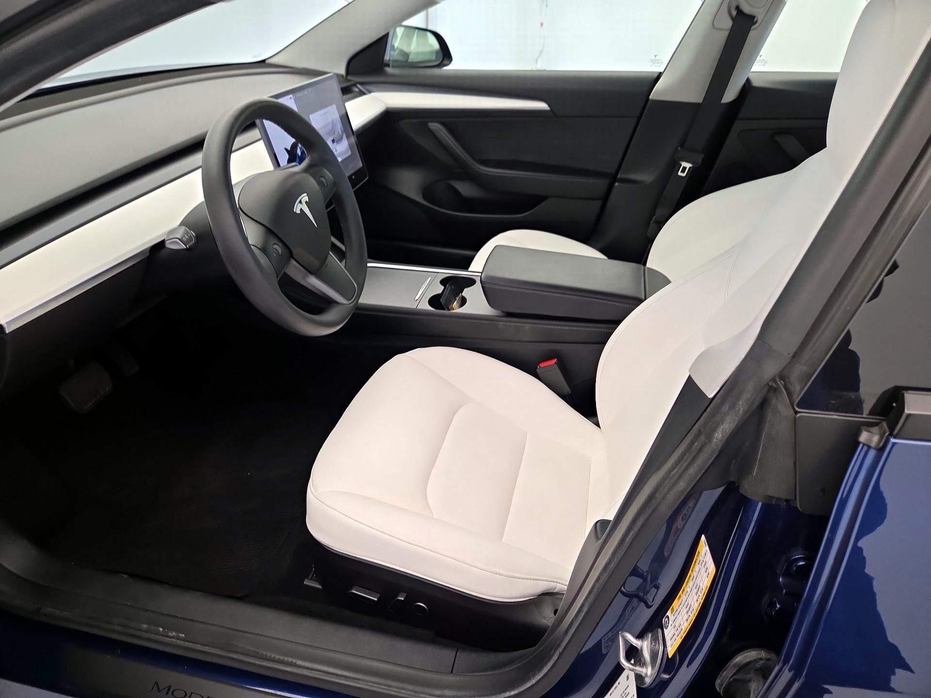 Thumbnail: 2022 Tesla Model 3 - 11