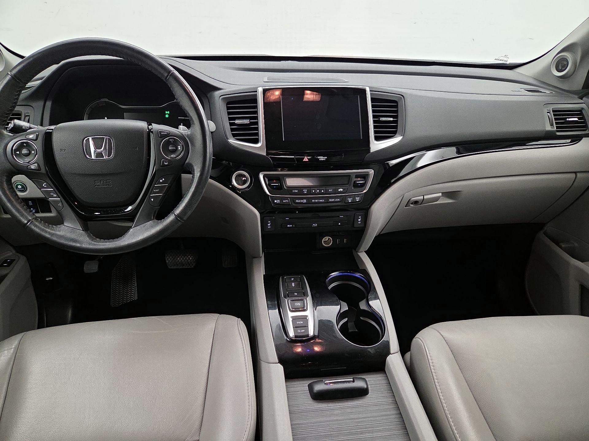 Thumbnail: 2017 Honda Pilot - 9