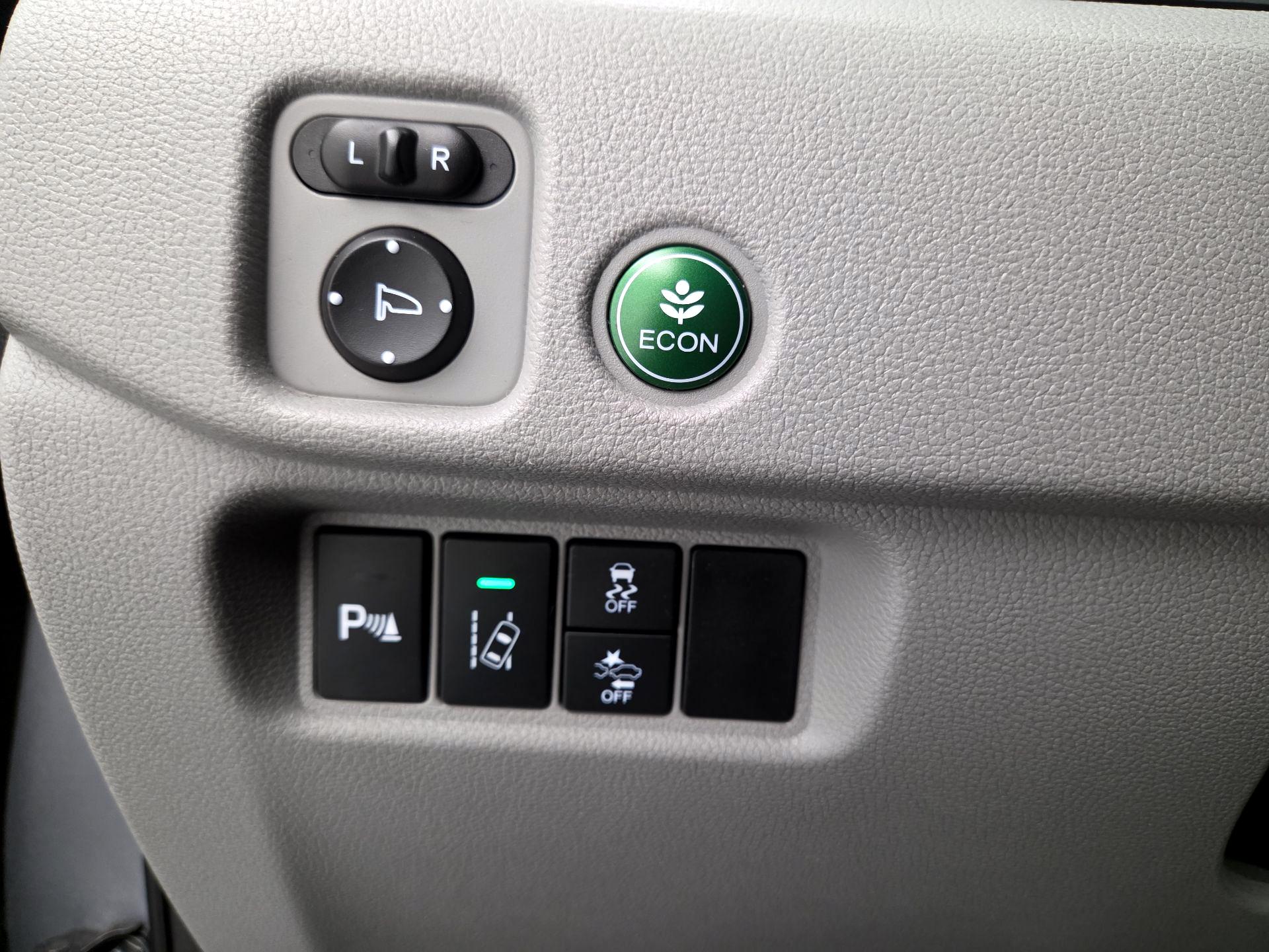 Thumbnail: 2017 Honda Pilot - 13