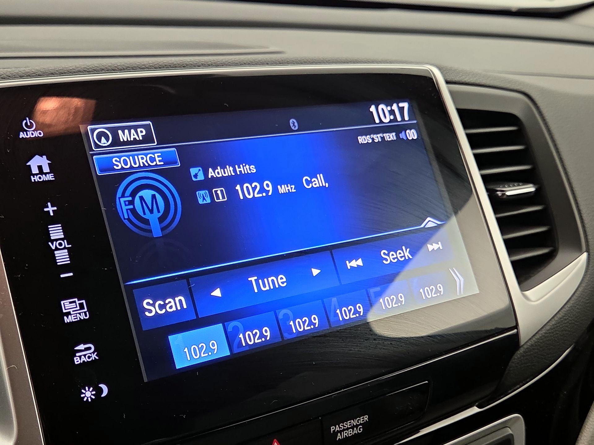 Thumbnail: 2017 Honda Pilot - 15