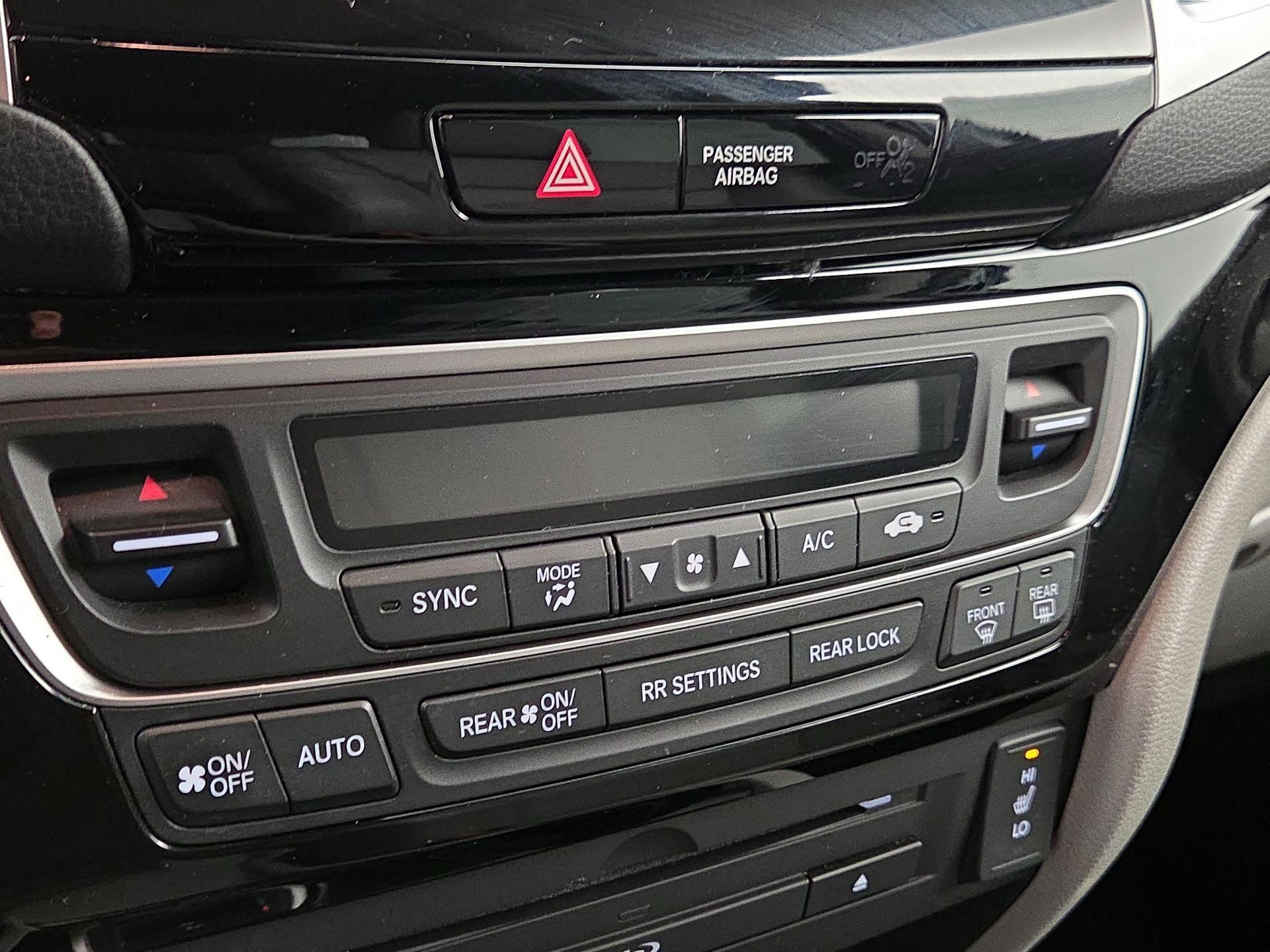 Thumbnail: 2017 Honda Pilot - 16