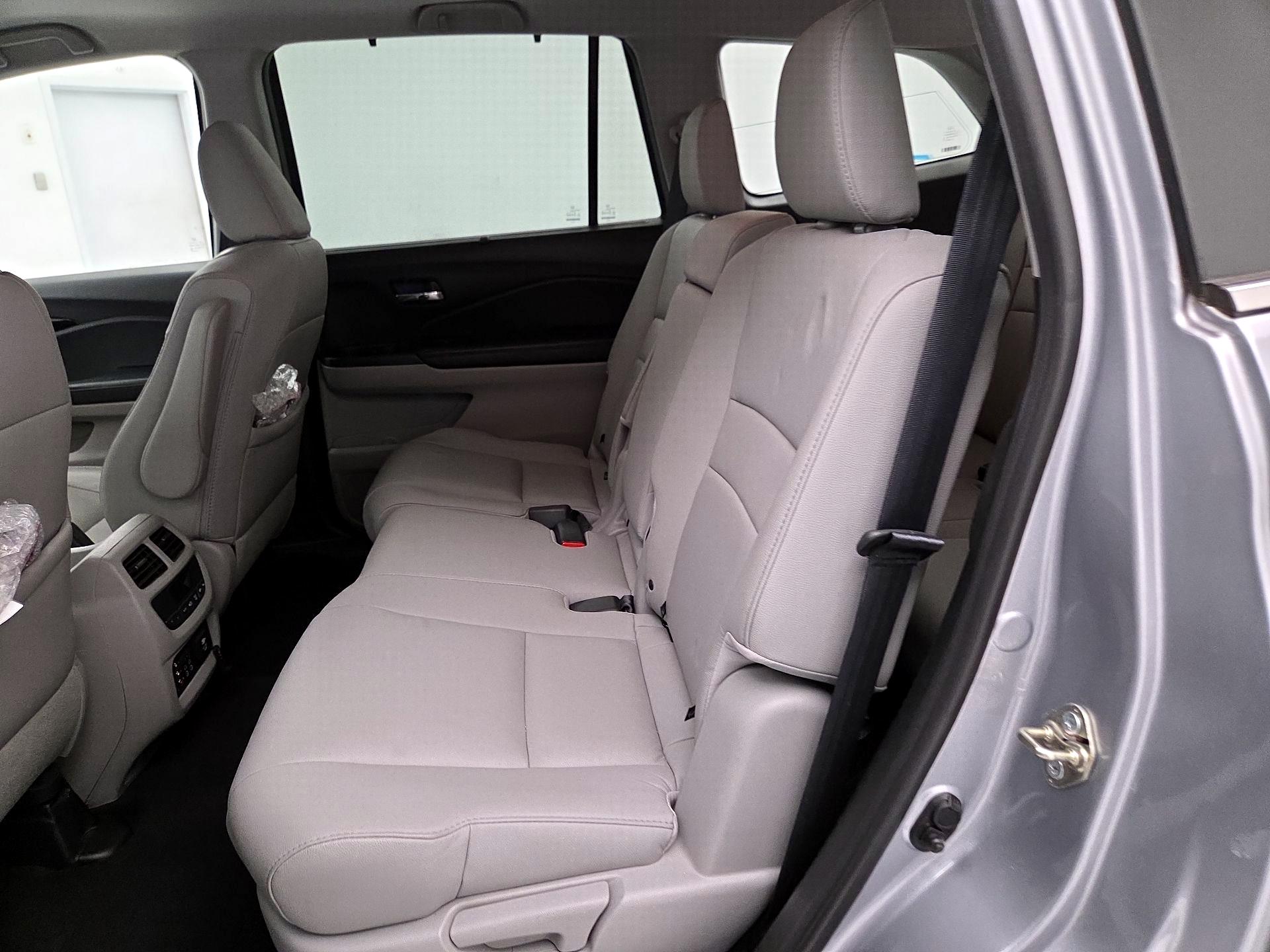 Thumbnail: 2017 Honda Pilot - 20