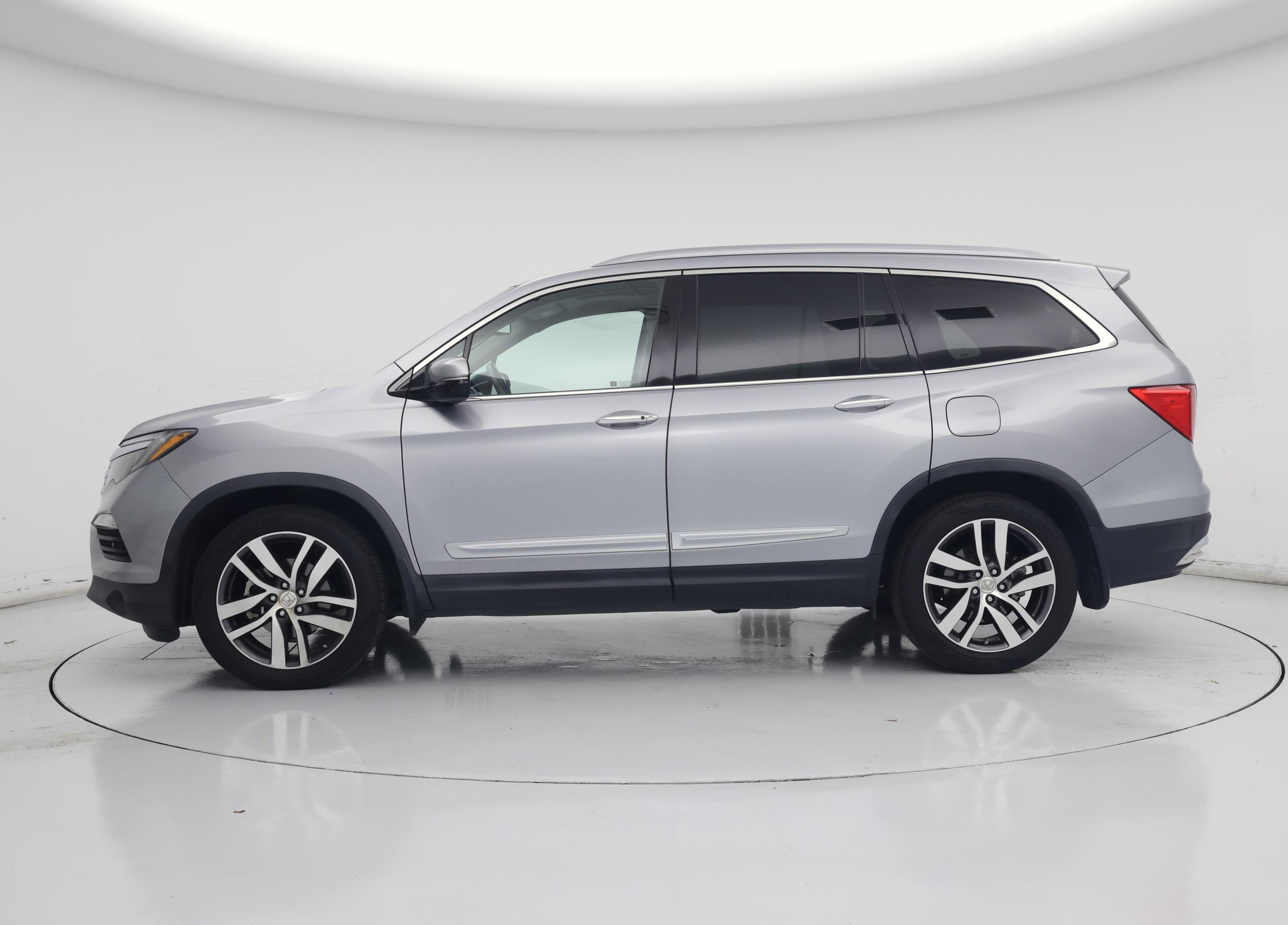 Thumbnail: 2017 Honda Pilot - 3