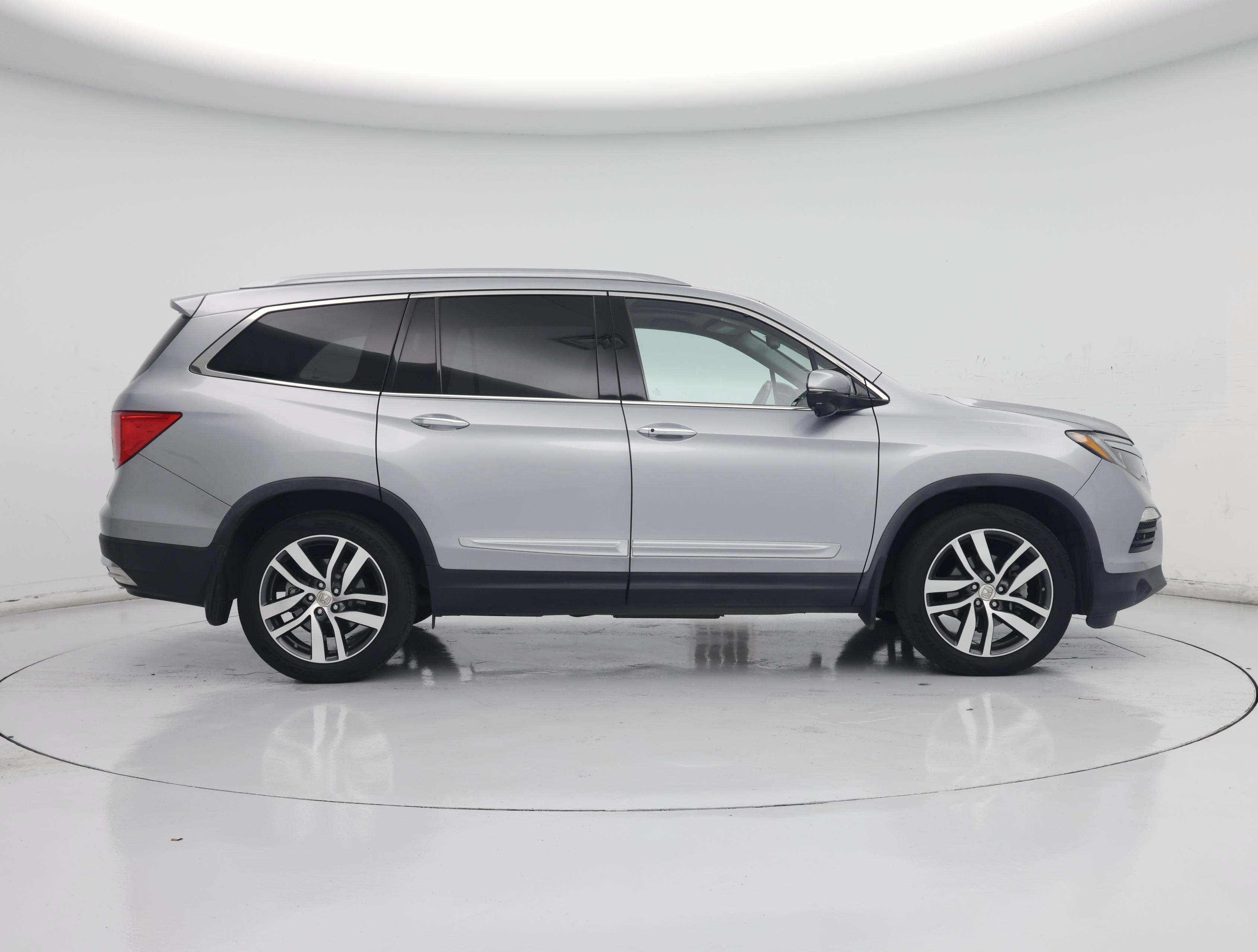 Thumbnail: 2017 Honda Pilot - 7