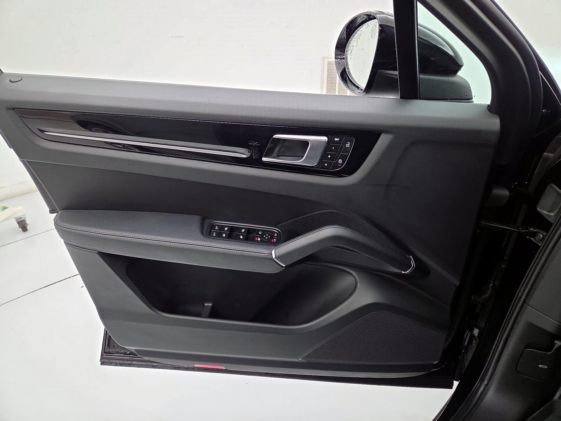 Thumbnail: 2023 Porsche Cayenne - 12