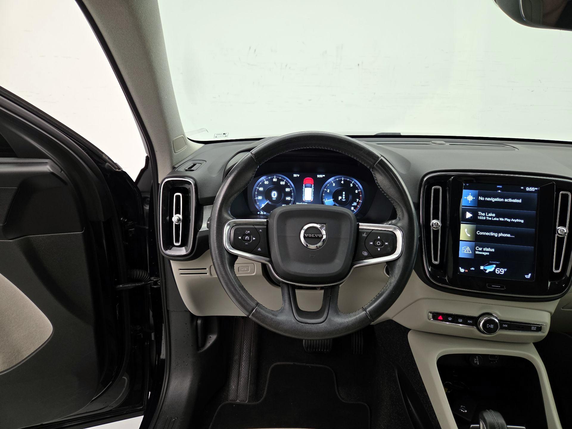 Thumbnail: 2020 Volvo XC40 - 10