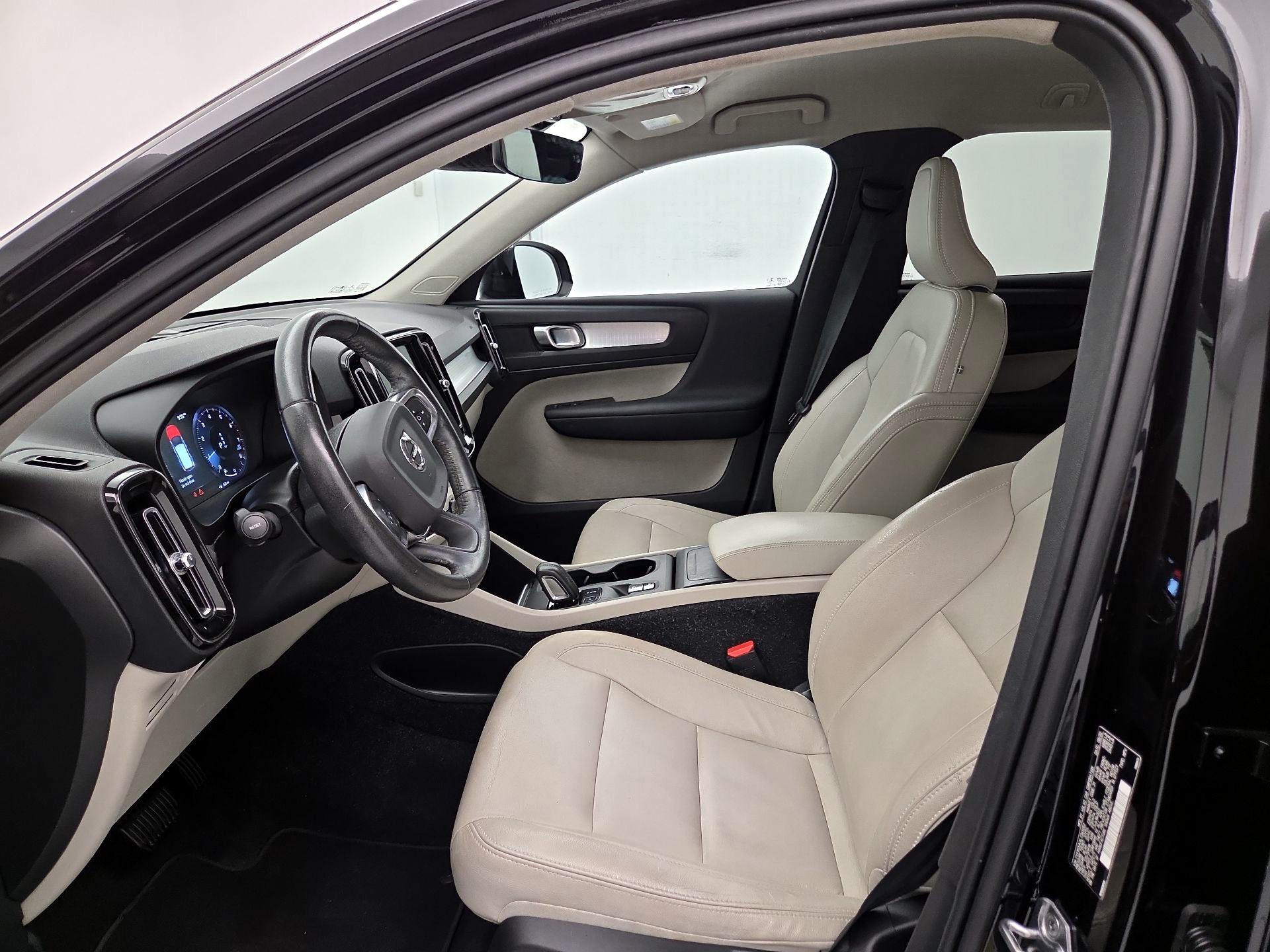 Thumbnail: 2020 Volvo XC40 - 11