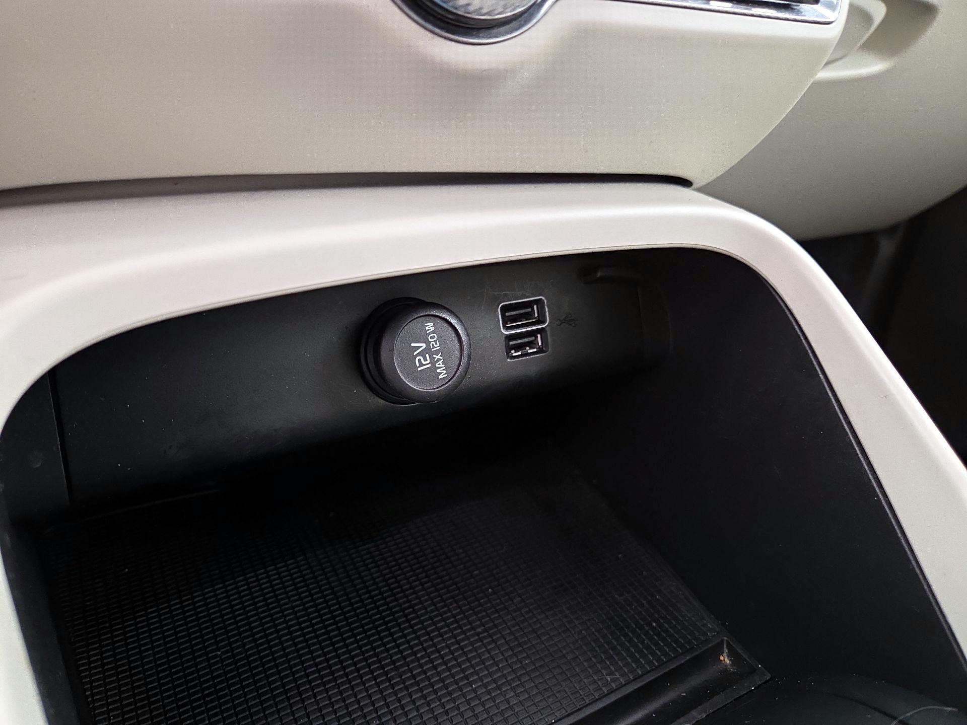 Thumbnail: 2020 Volvo XC40 - 17