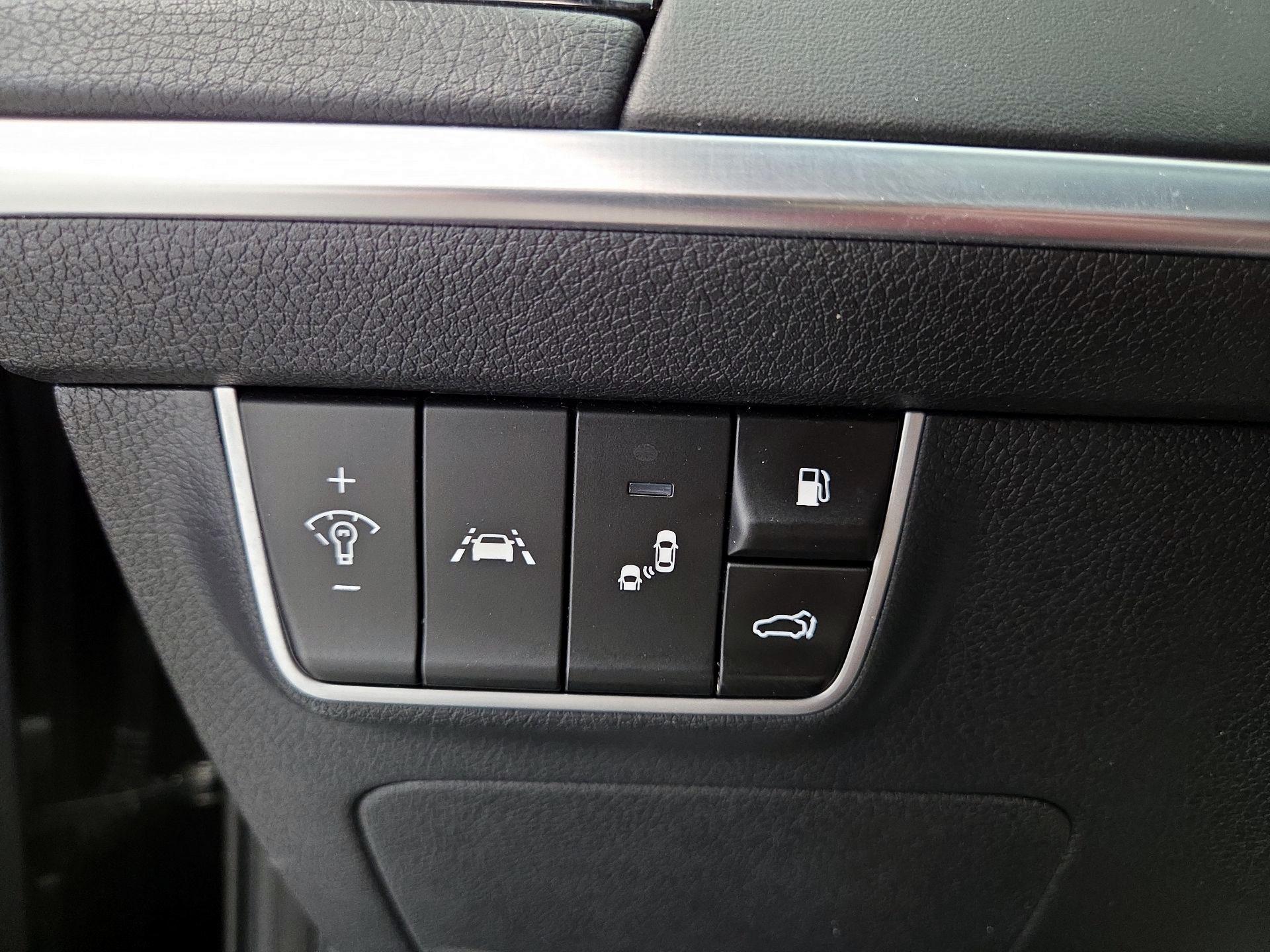 Thumbnail: 2018 Kia Stinger - 13