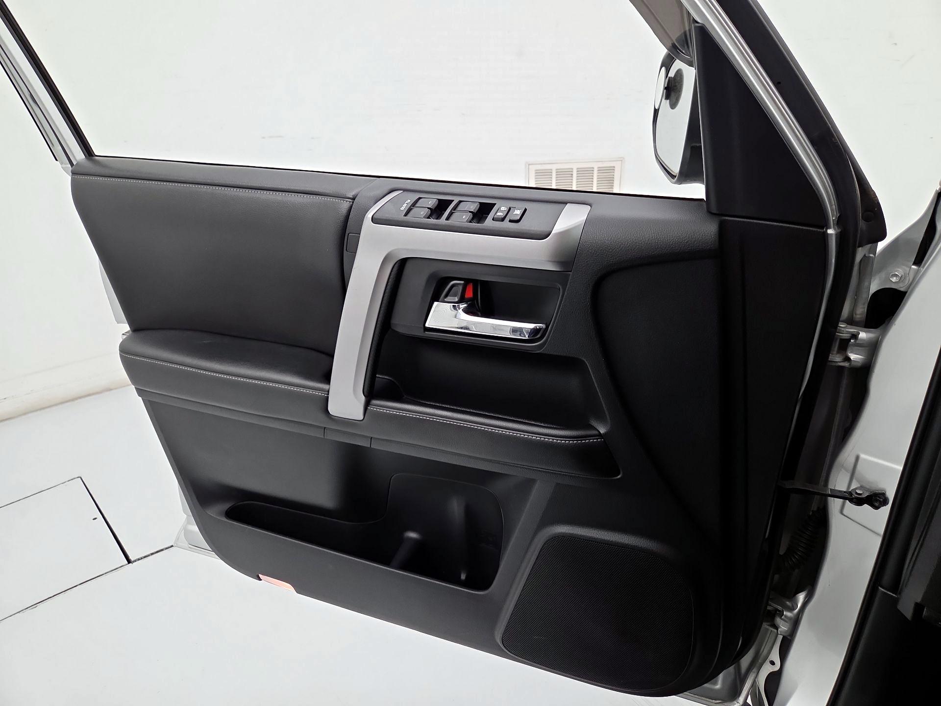 Thumbnail: 2014 Toyota 4Runner - 12