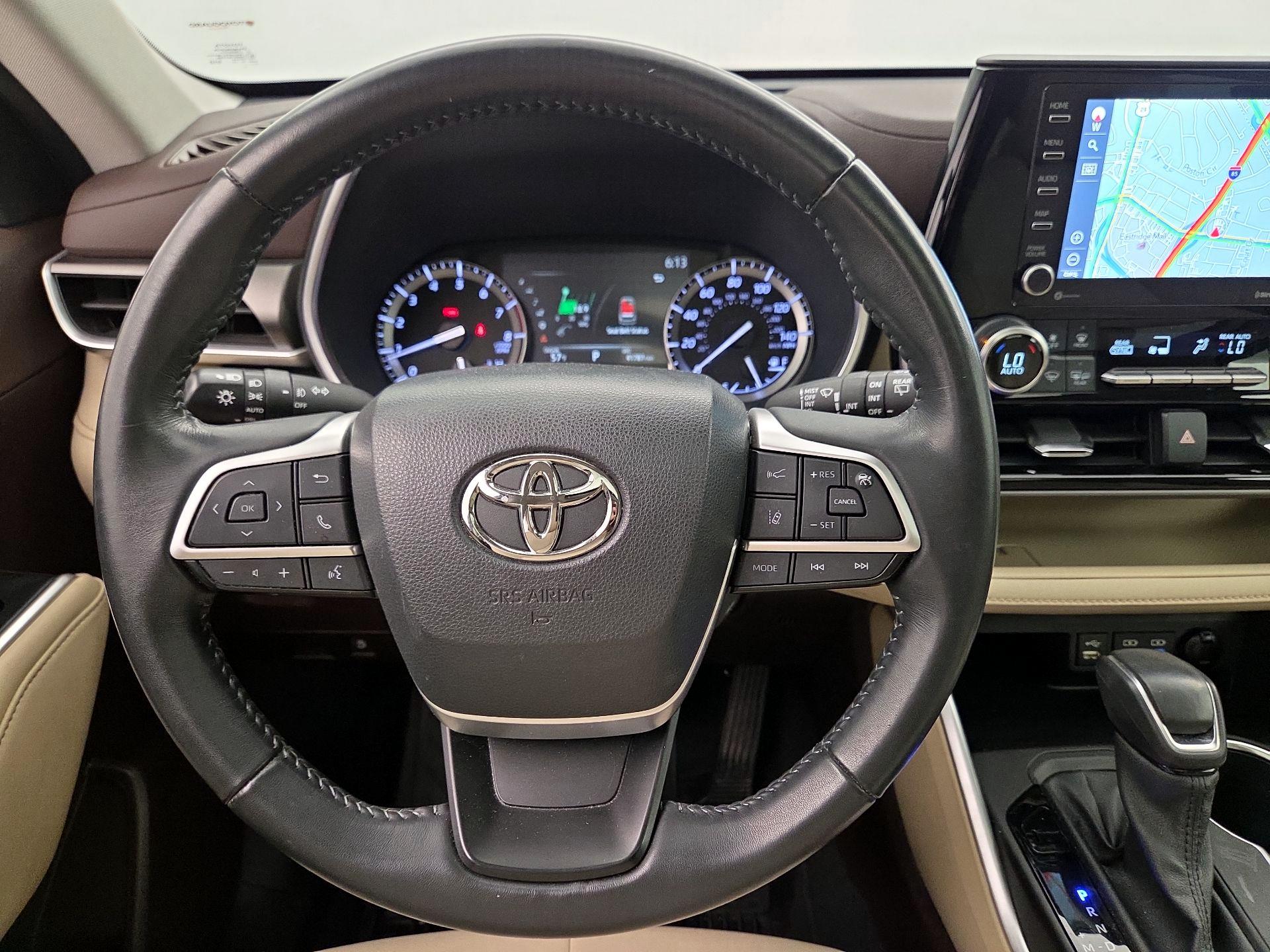 Thumbnail: 2022 Toyota Highlander - 10