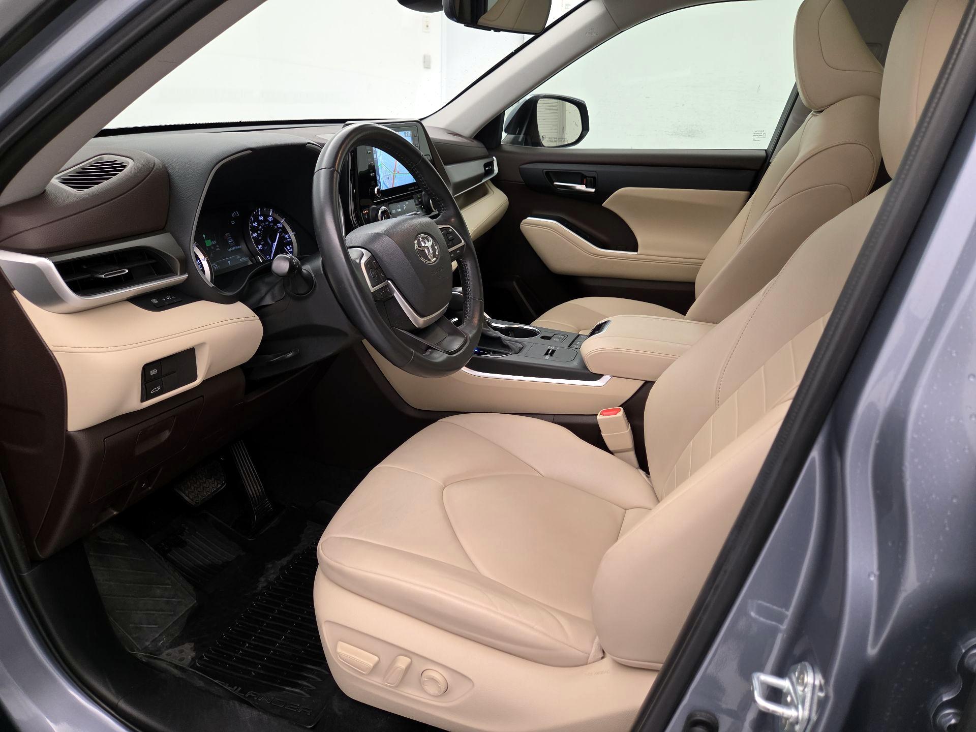 Thumbnail: 2022 Toyota Highlander - 11