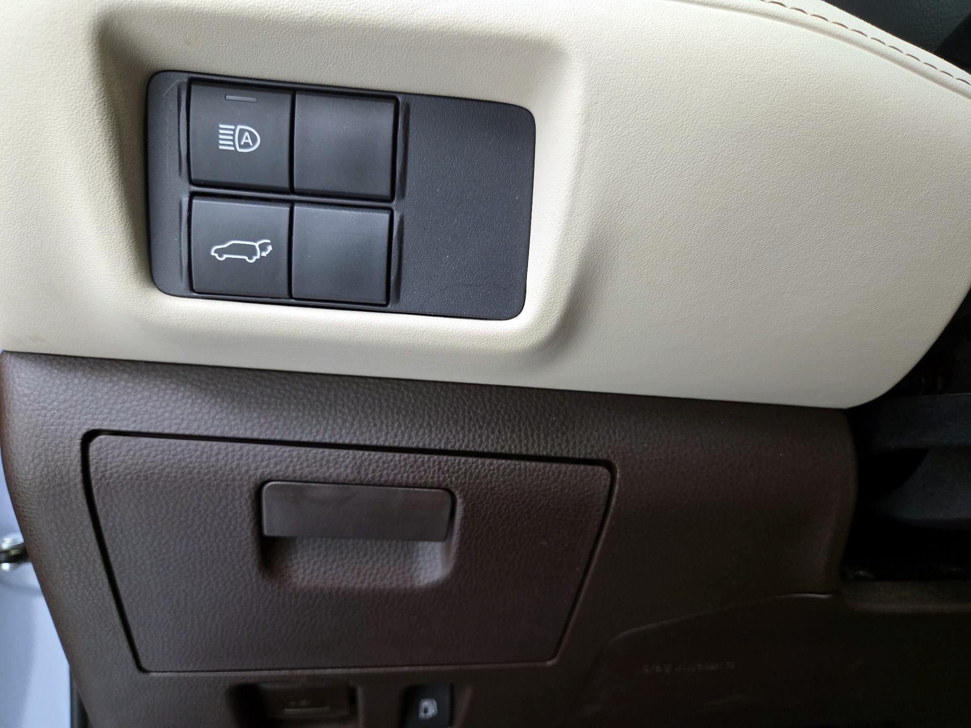 Thumbnail: 2022 Toyota Highlander - 13