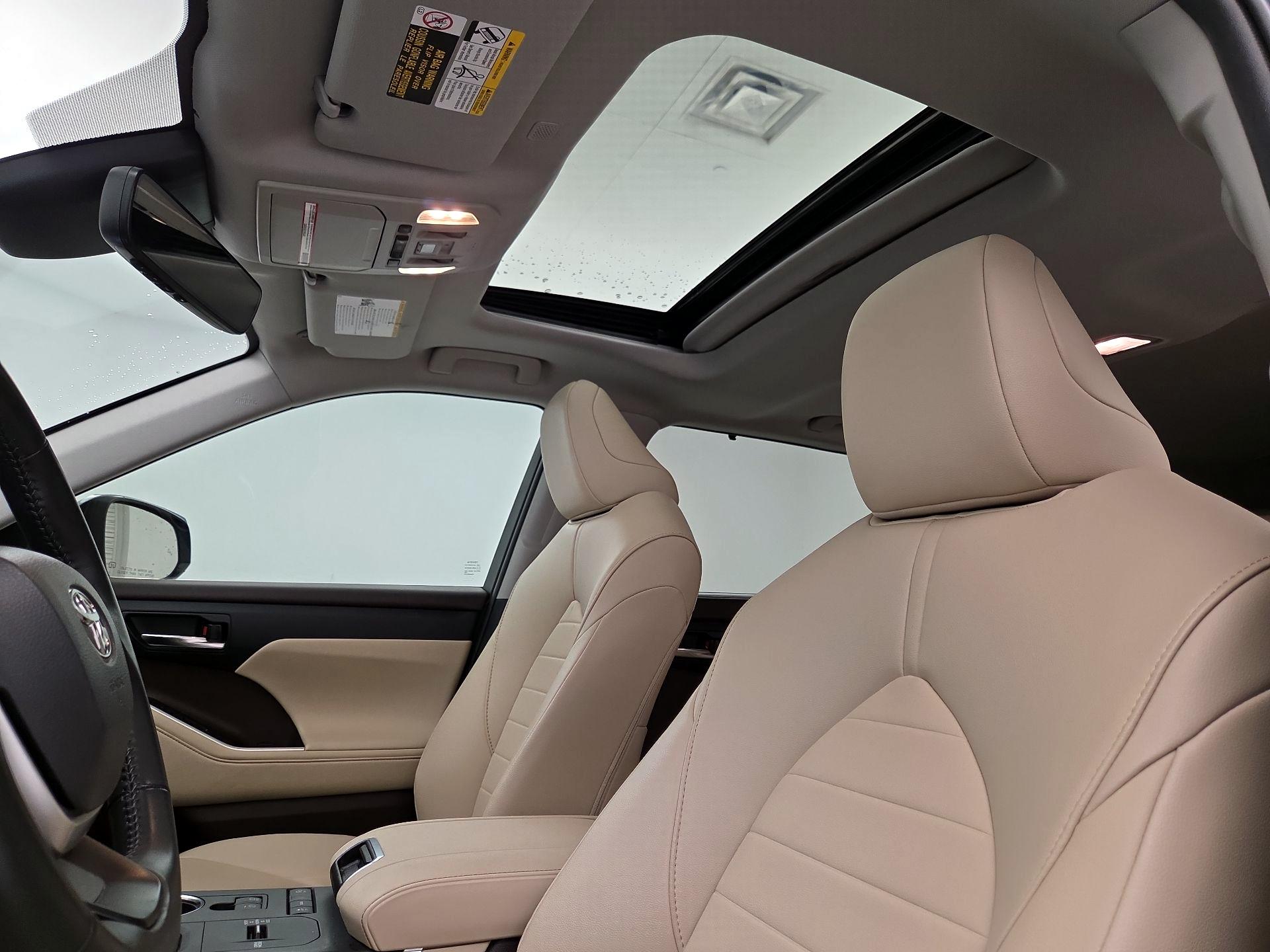 Thumbnail: 2022 Toyota Highlander - 20