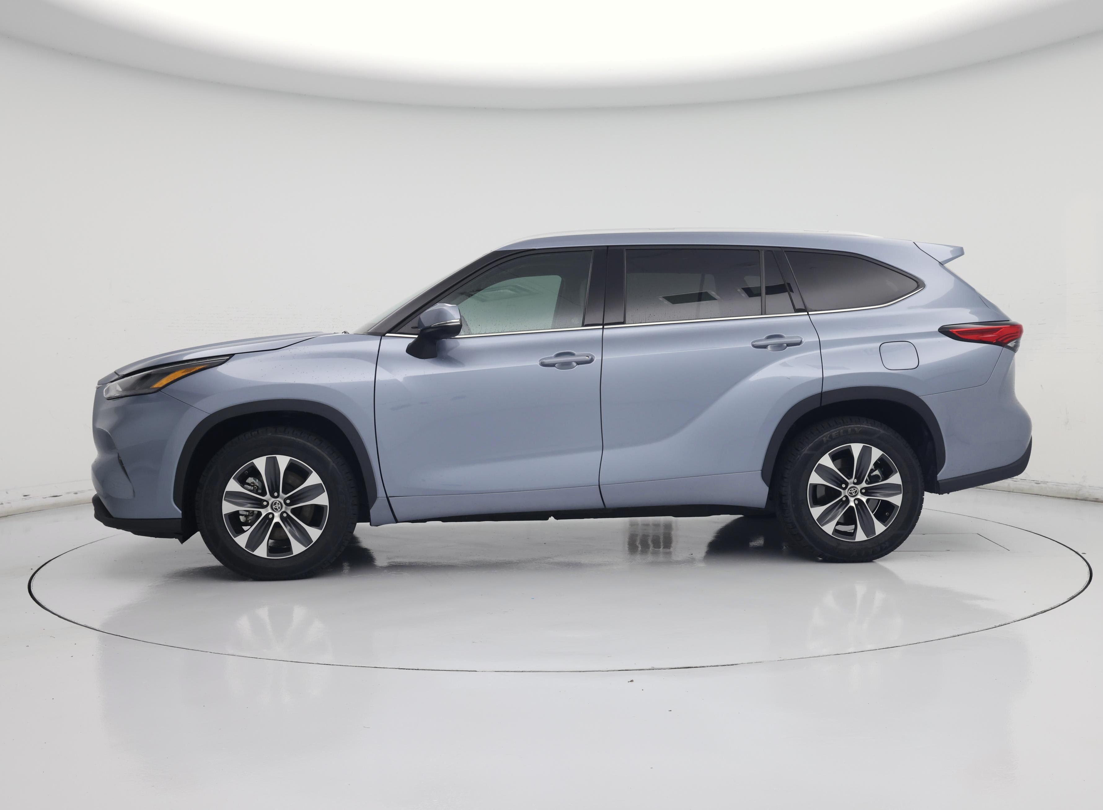 Thumbnail: 2022 Toyota Highlander - 3