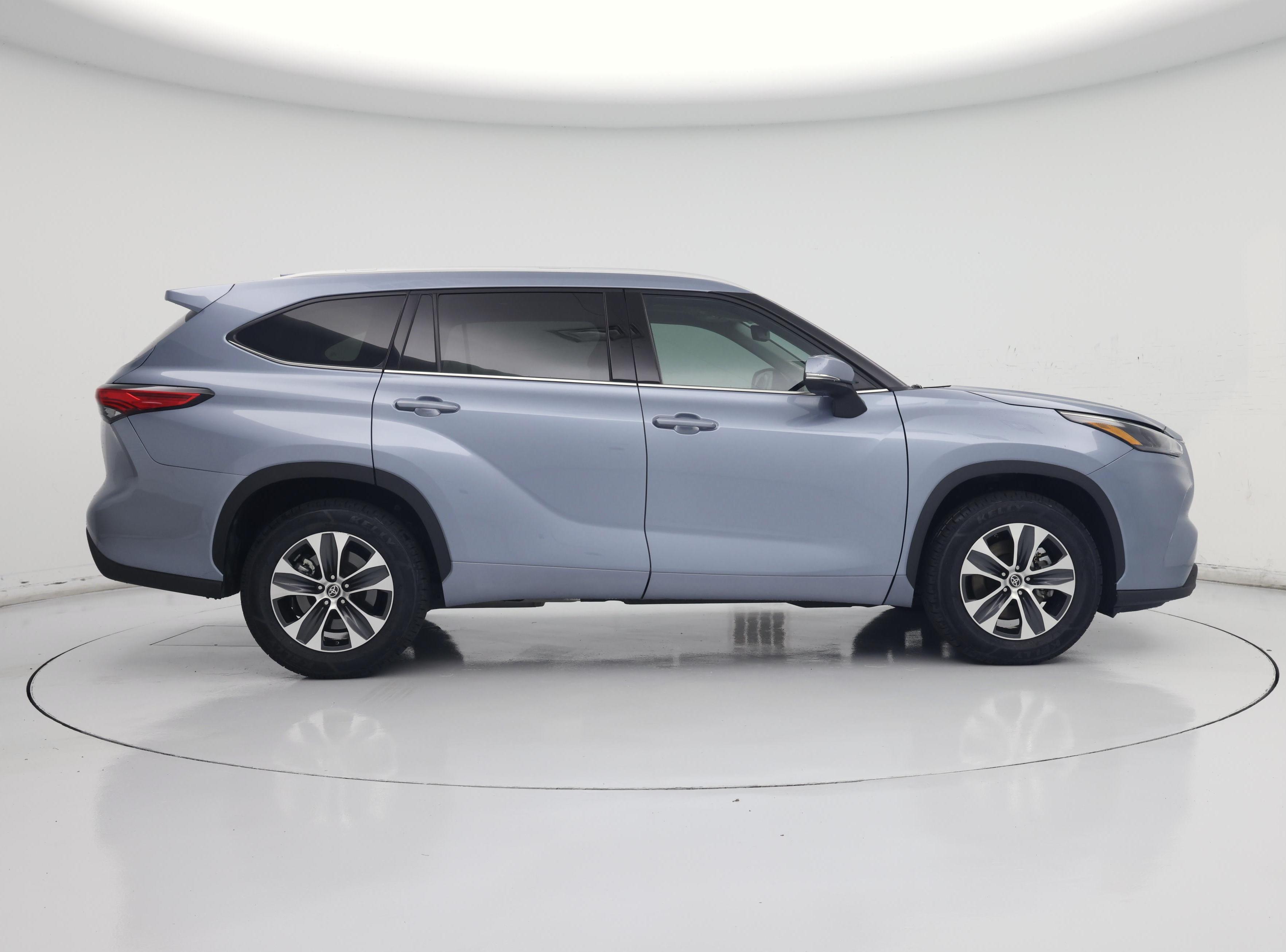 Thumbnail: 2022 Toyota Highlander - 7