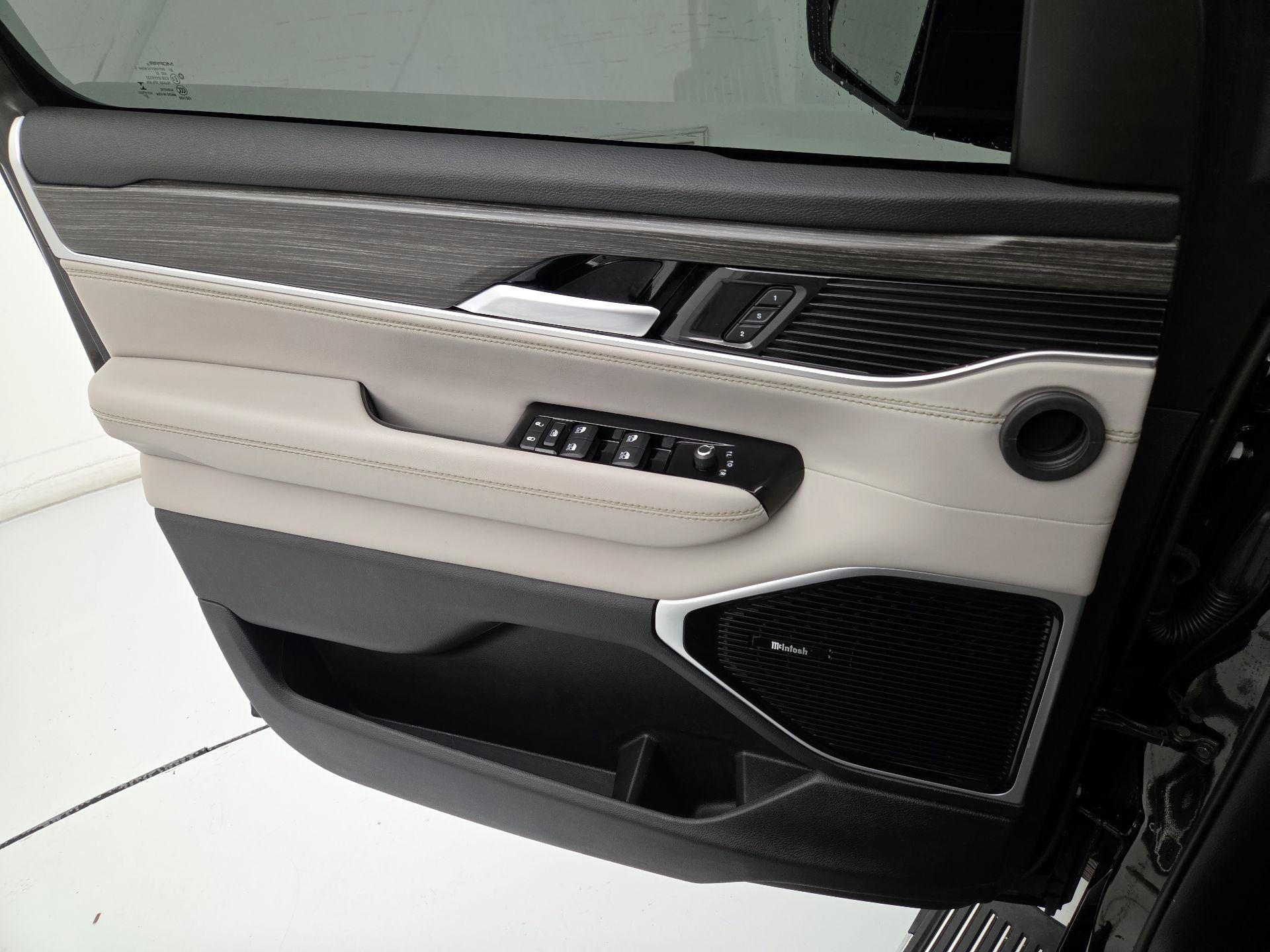 Thumbnail: 2023 Jeep Wagoneer - 12