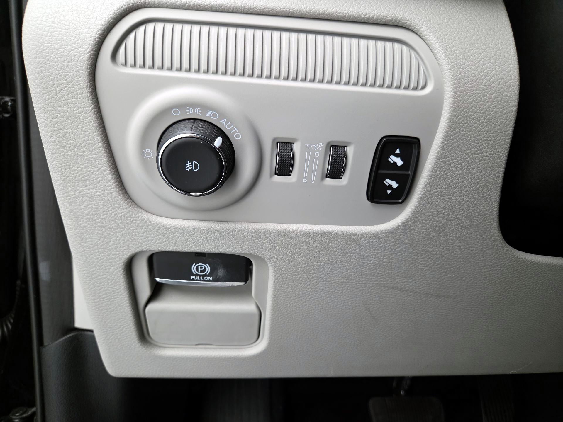 Thumbnail: 2023 Jeep Wagoneer - 13