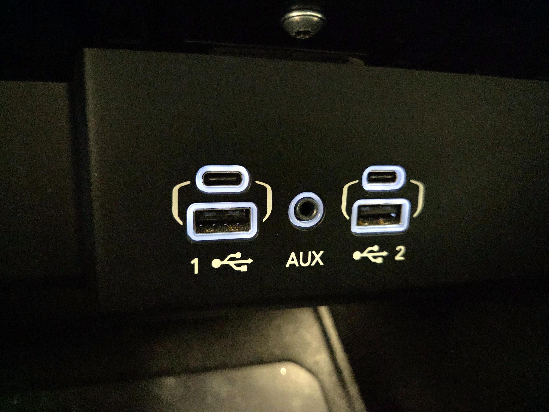 Thumbnail: 2023 Jeep Wagoneer - 19