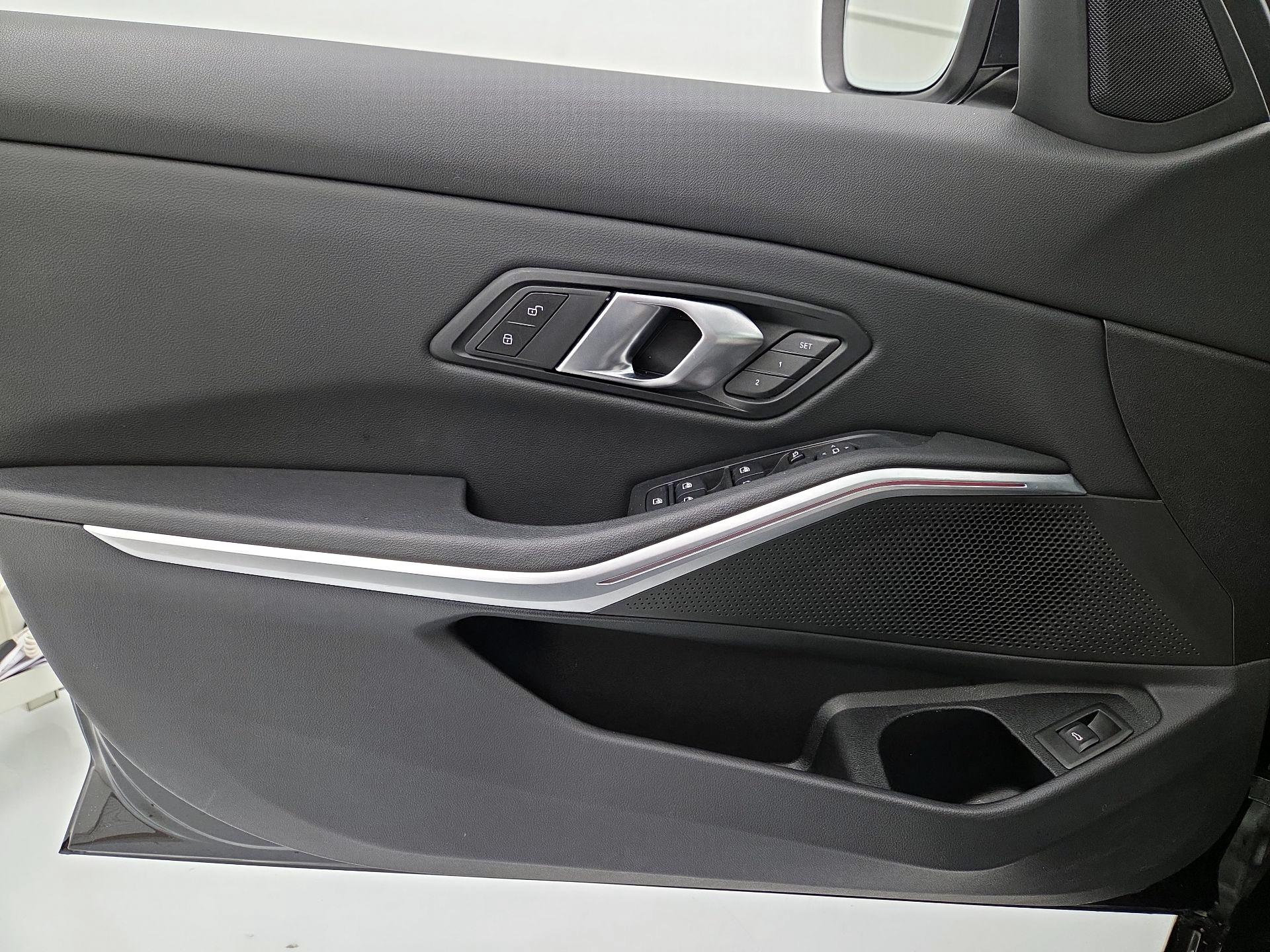 Thumbnail: 2025 BMW 3 Series - 12