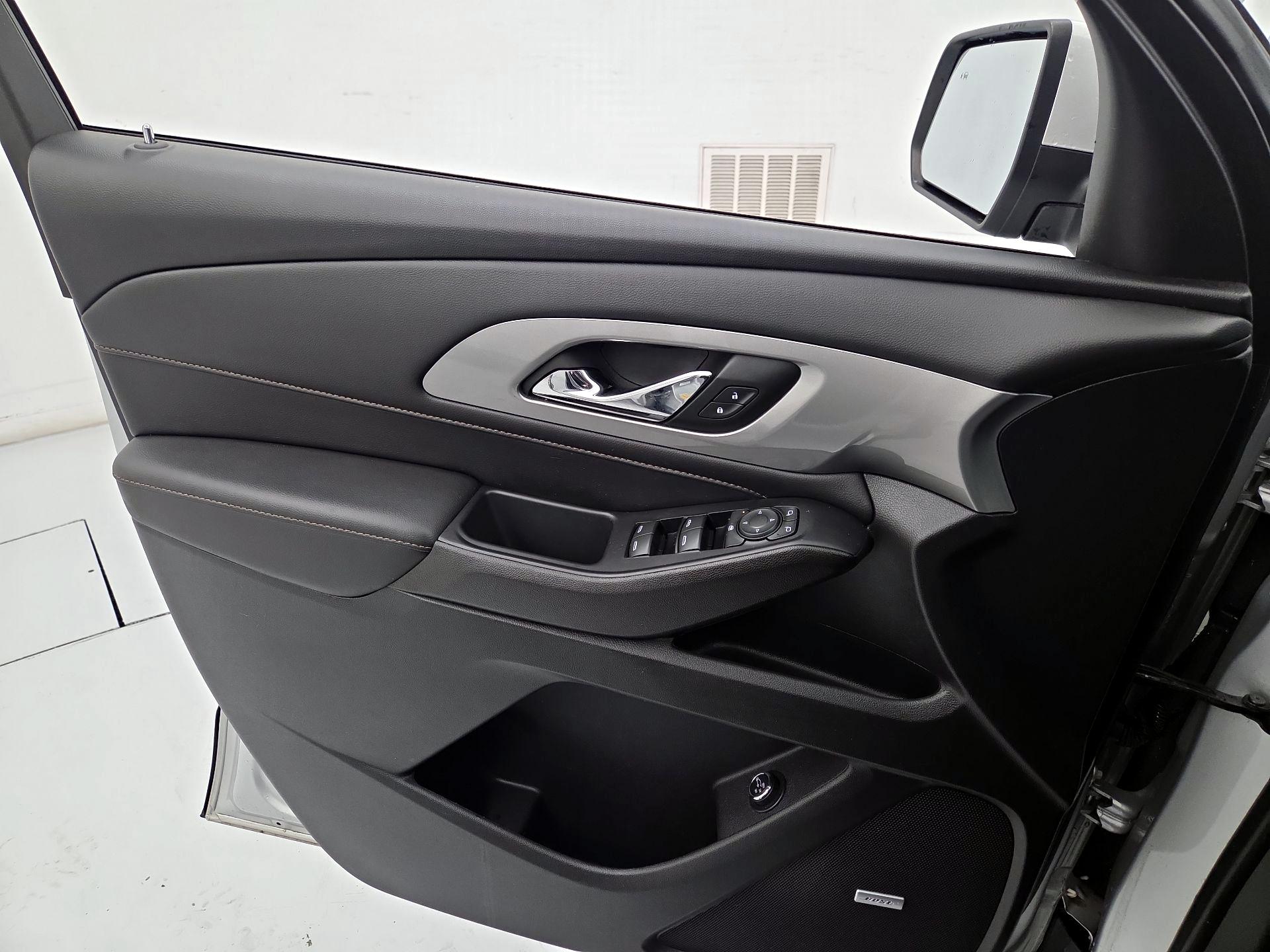 Thumbnail: 2021 Chevrolet Traverse - 12