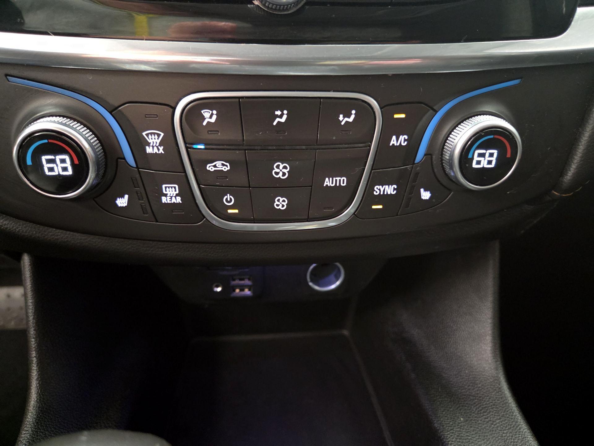 Thumbnail: 2021 Chevrolet Traverse - 17