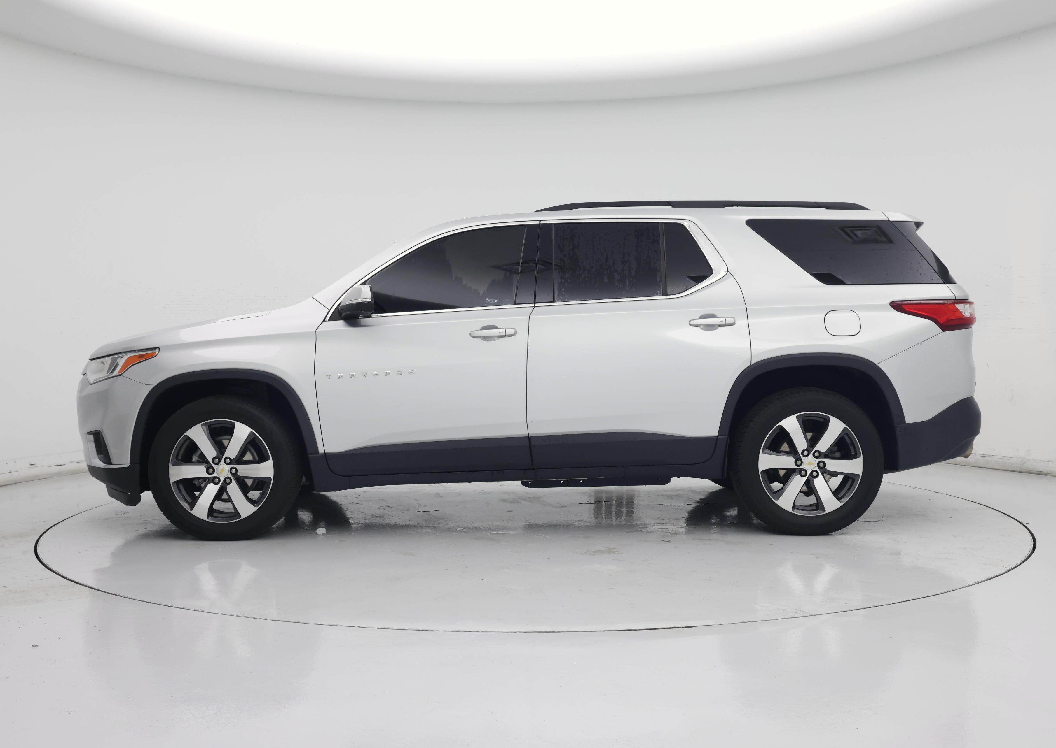 Thumbnail: 2021 Chevrolet Traverse - 3