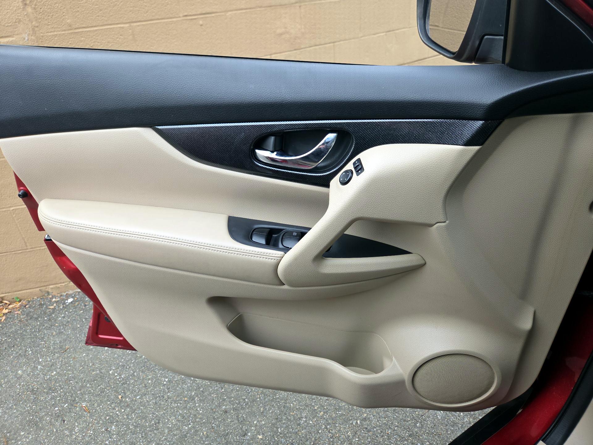 Thumbnail: 2014 Nissan Rogue - 10