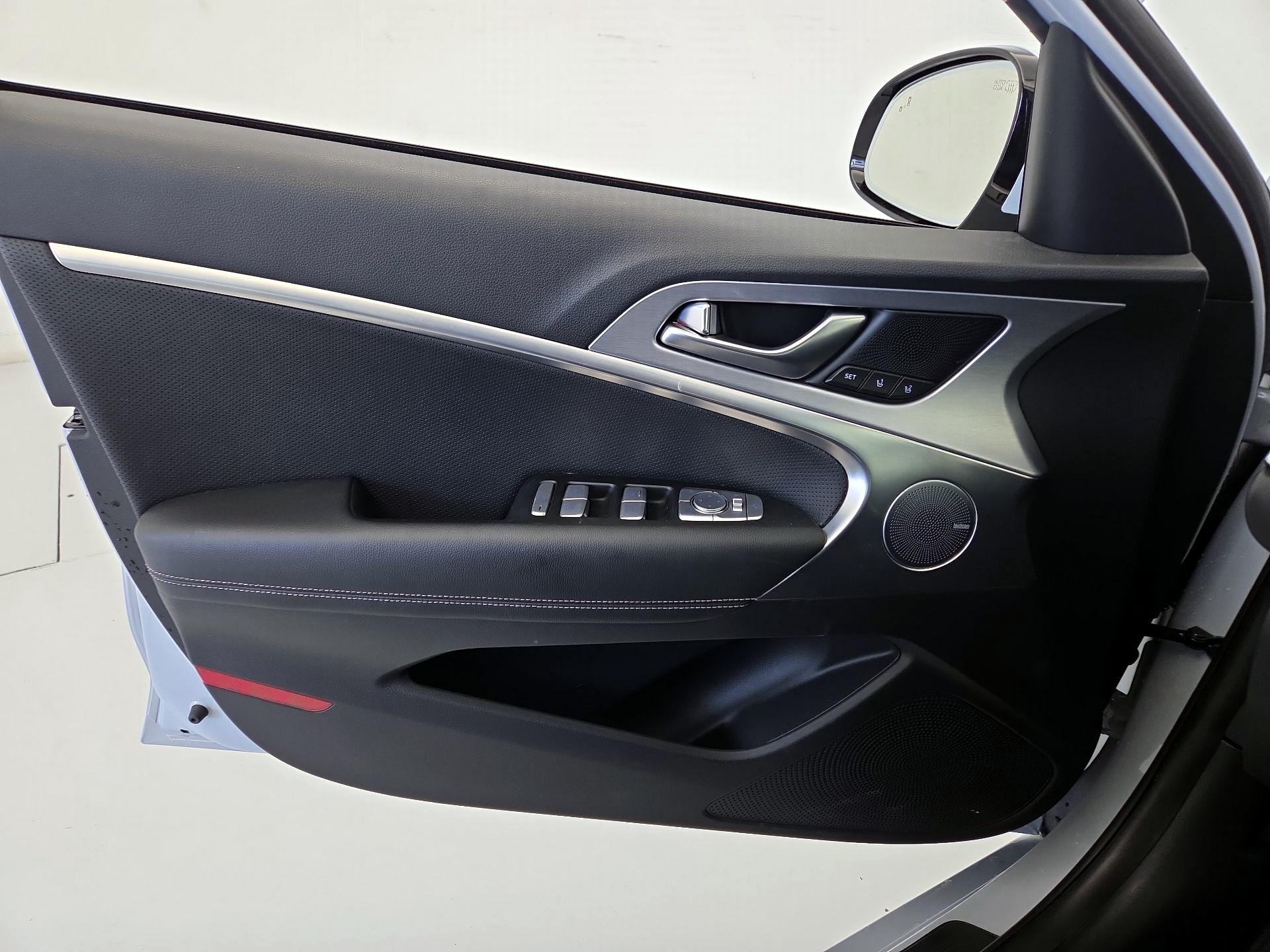 Thumbnail: 2019 Genesis G70 - 12