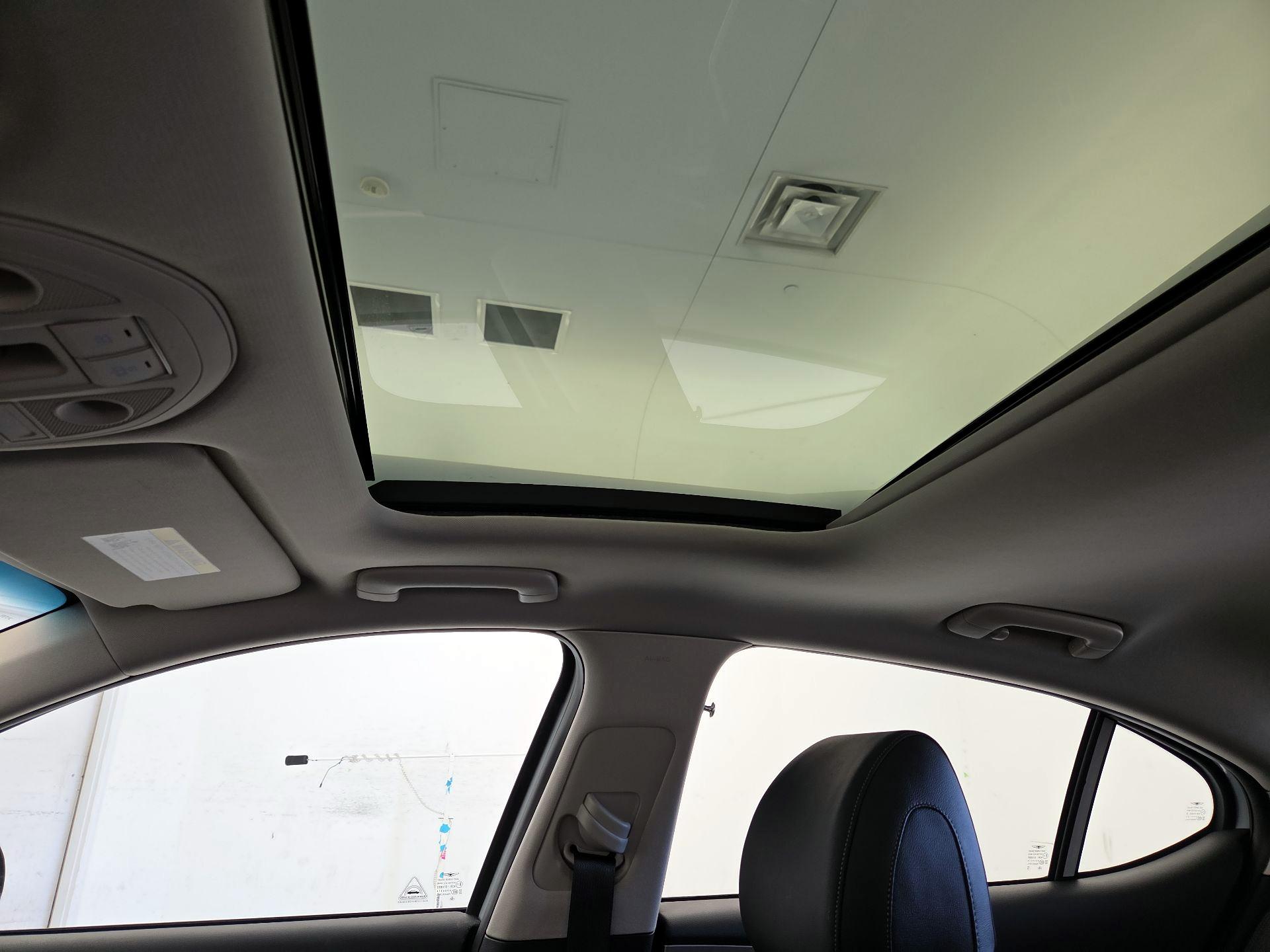 Thumbnail: 2019 Genesis G70 - 19