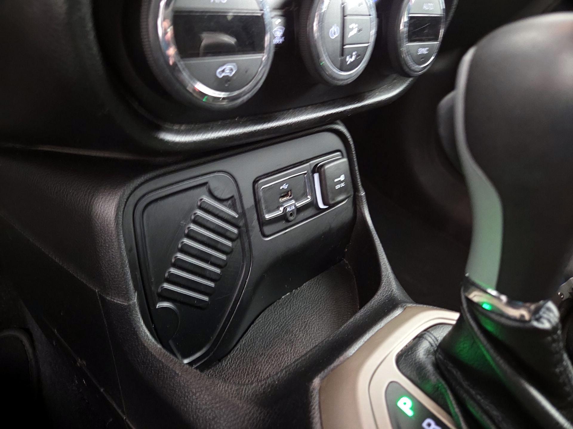 Thumbnail: 2015 Jeep Renegade - 18
