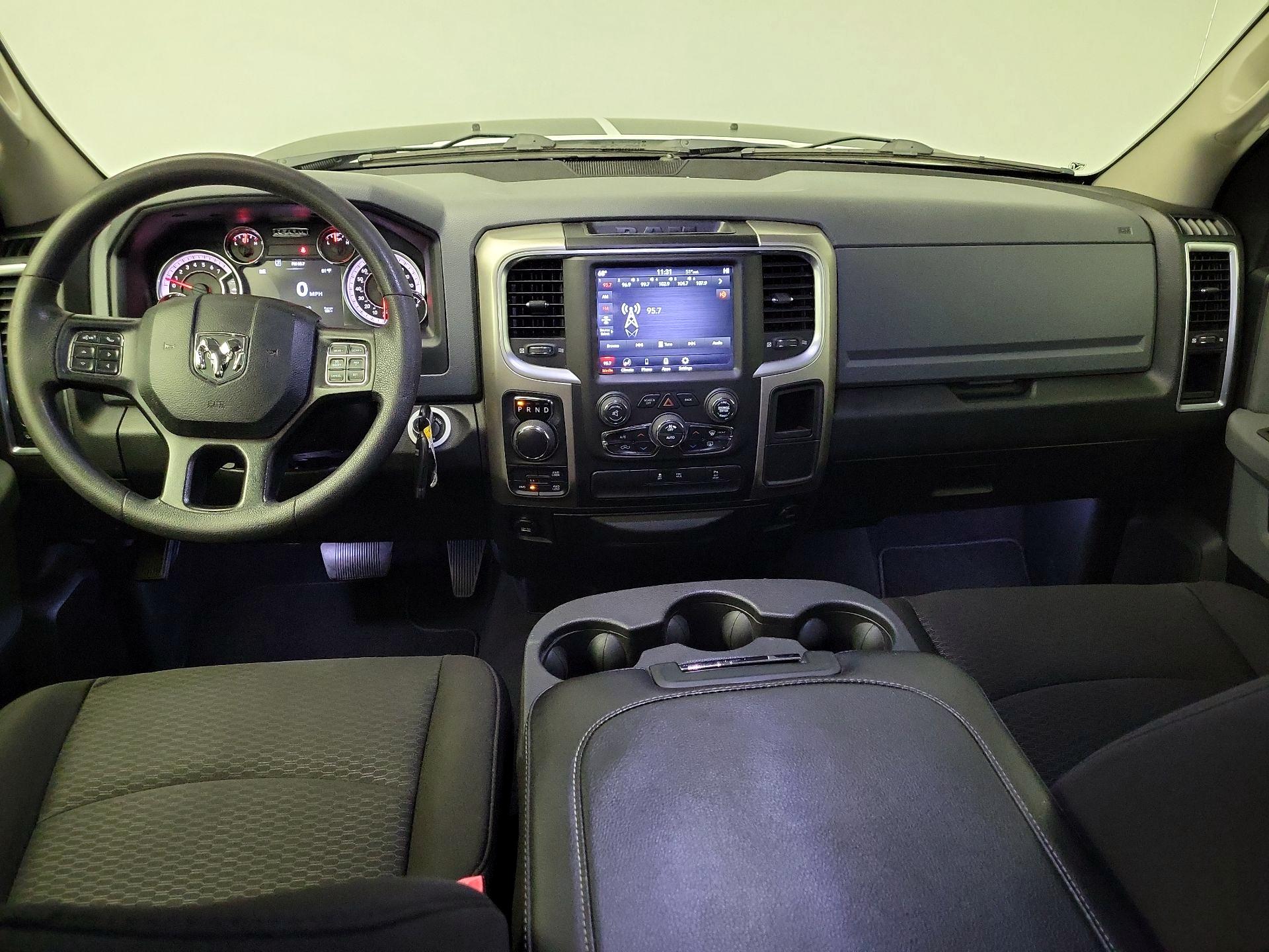 Thumbnail: 2020 RAM 1500 Classic - 9