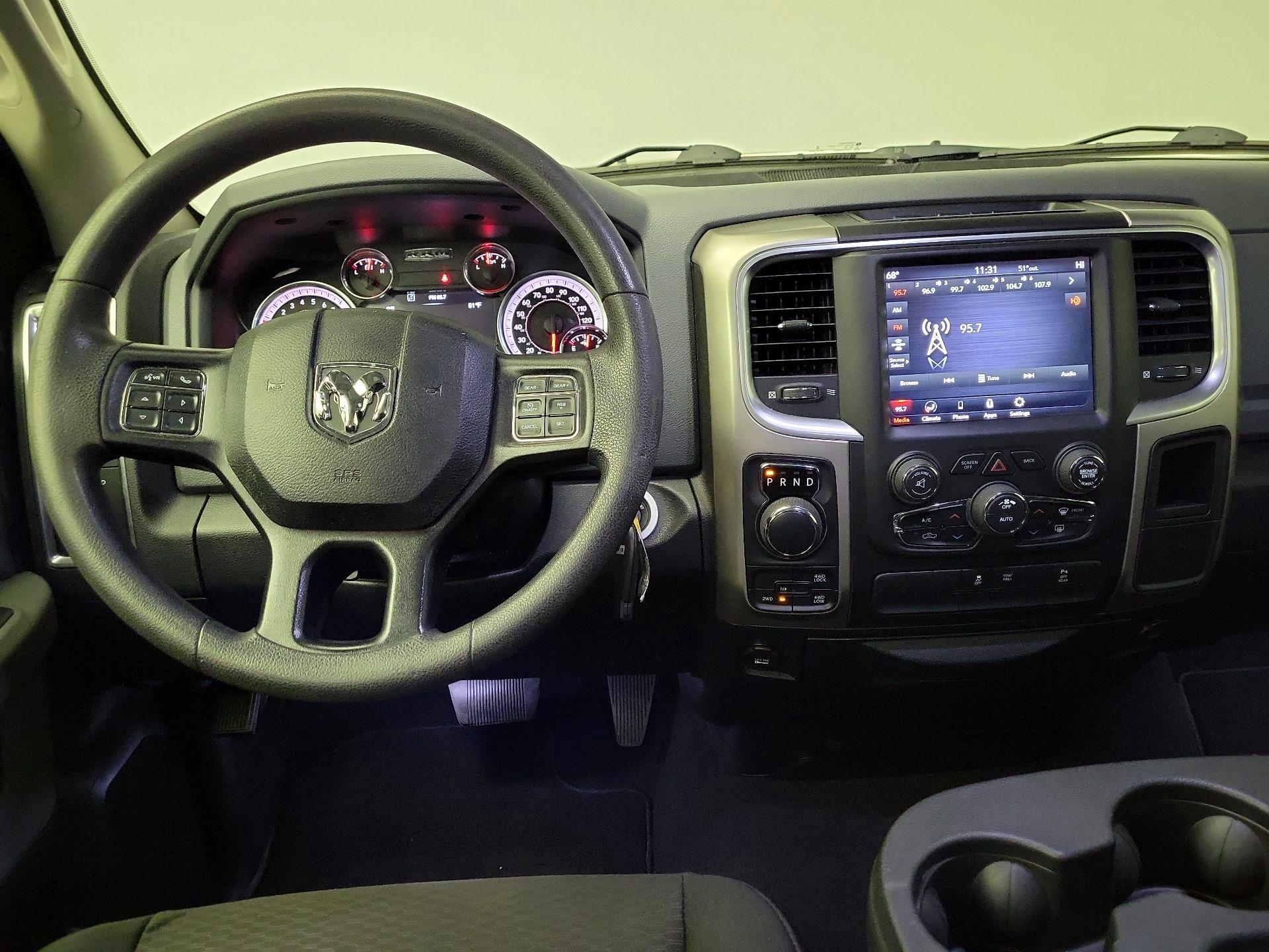 Thumbnail: 2020 RAM 1500 Classic - 10