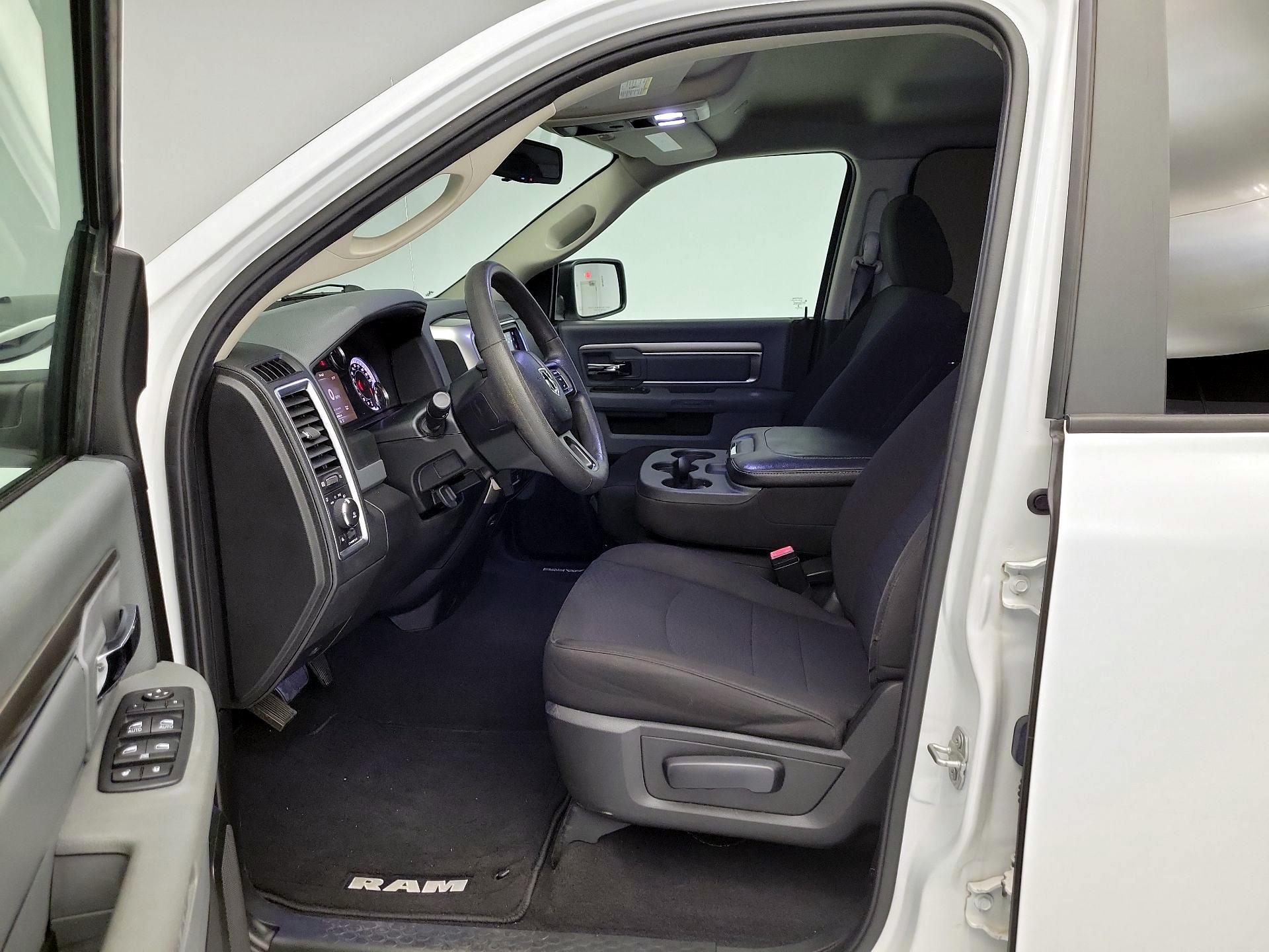 Thumbnail: 2020 RAM 1500 Classic - 11