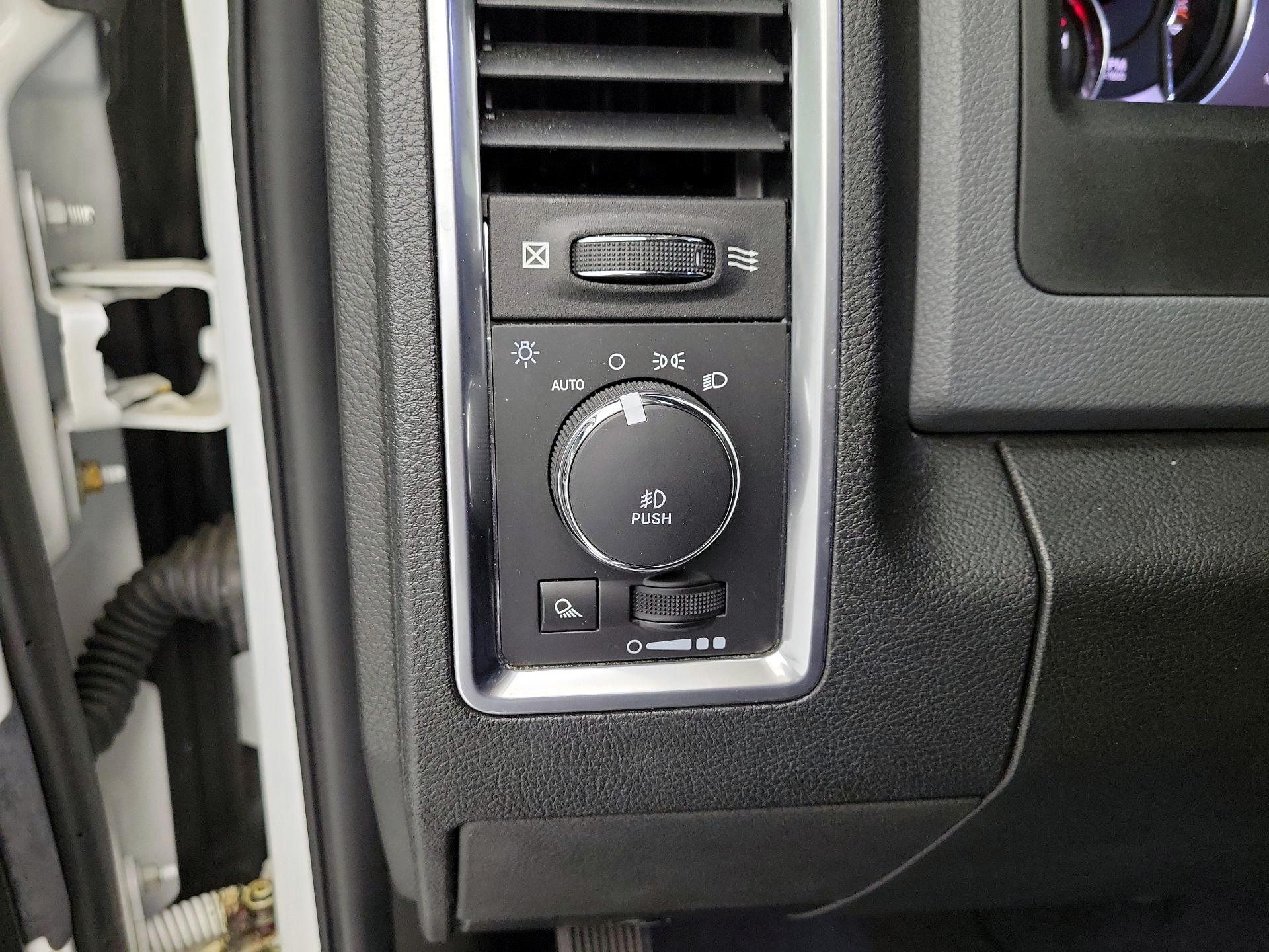 Thumbnail: 2020 RAM 1500 Classic - 13