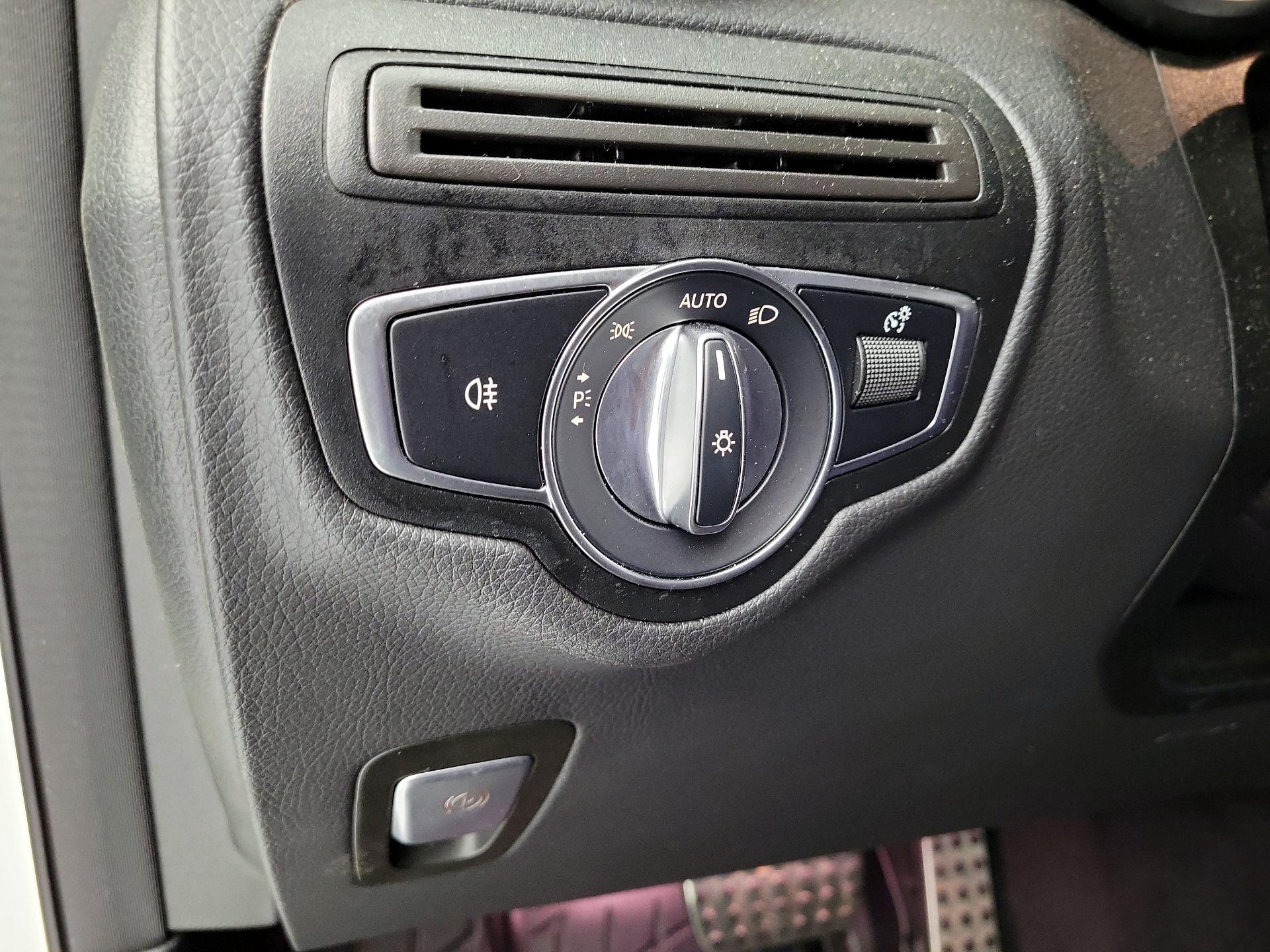 Thumbnail: 2022 Mercedes-Benz GLC - 13