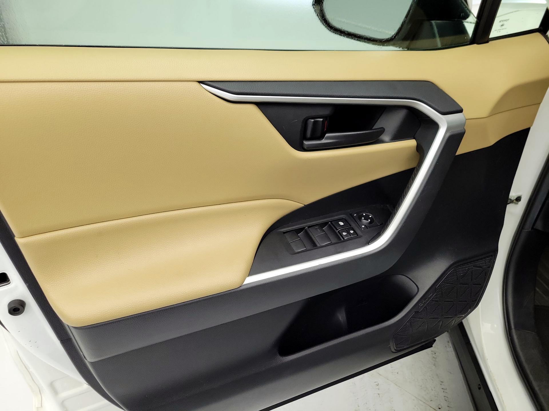 Thumbnail: 2021 Toyota RAV4 - 12