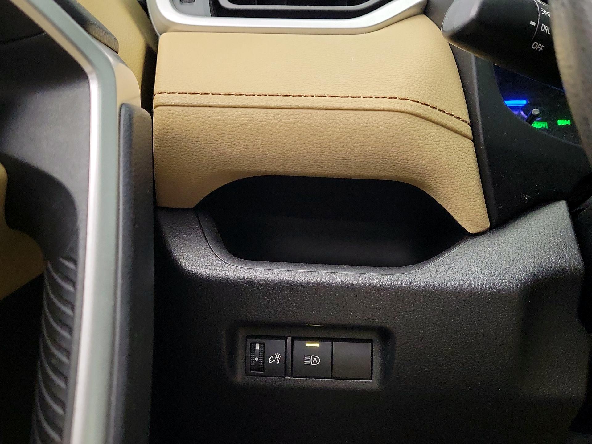 Thumbnail: 2021 Toyota RAV4 - 13