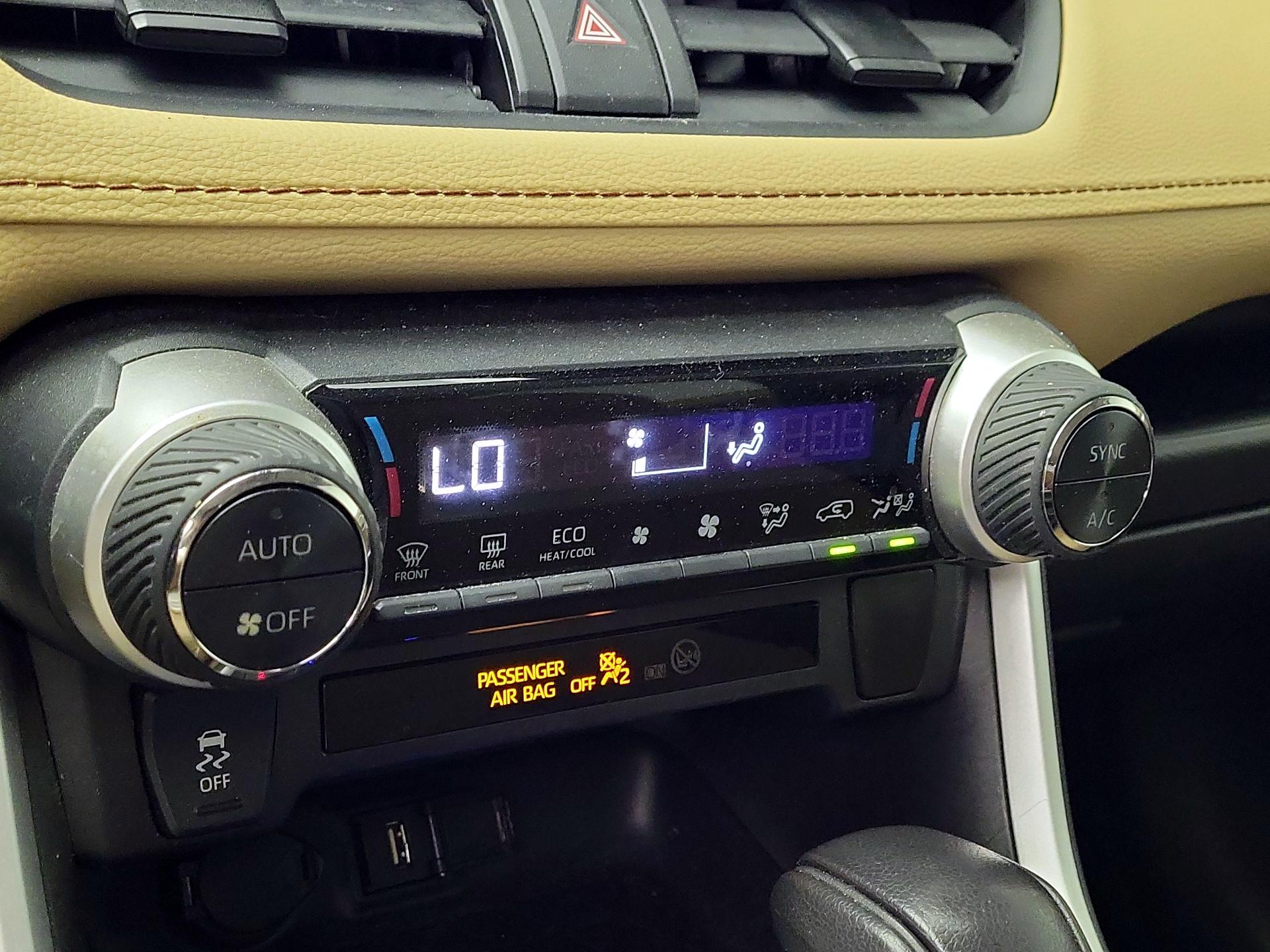 Thumbnail: 2021 Toyota RAV4 - 16