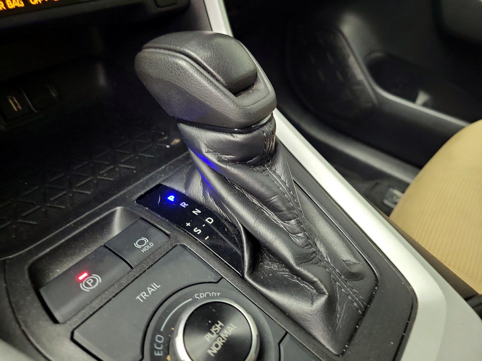 Thumbnail: 2021 Toyota RAV4 - 17