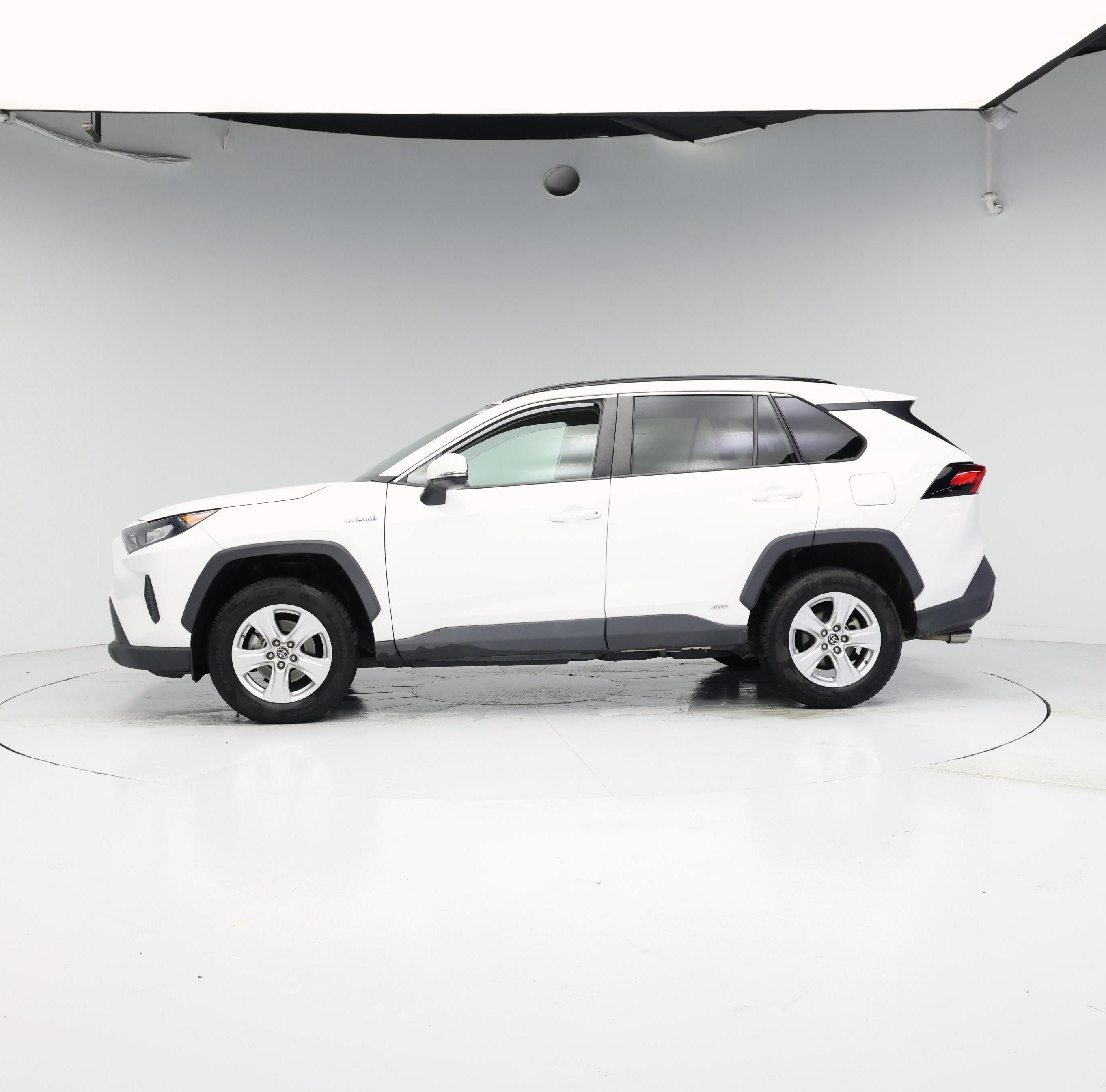 Thumbnail: 2021 Toyota RAV4 - 3