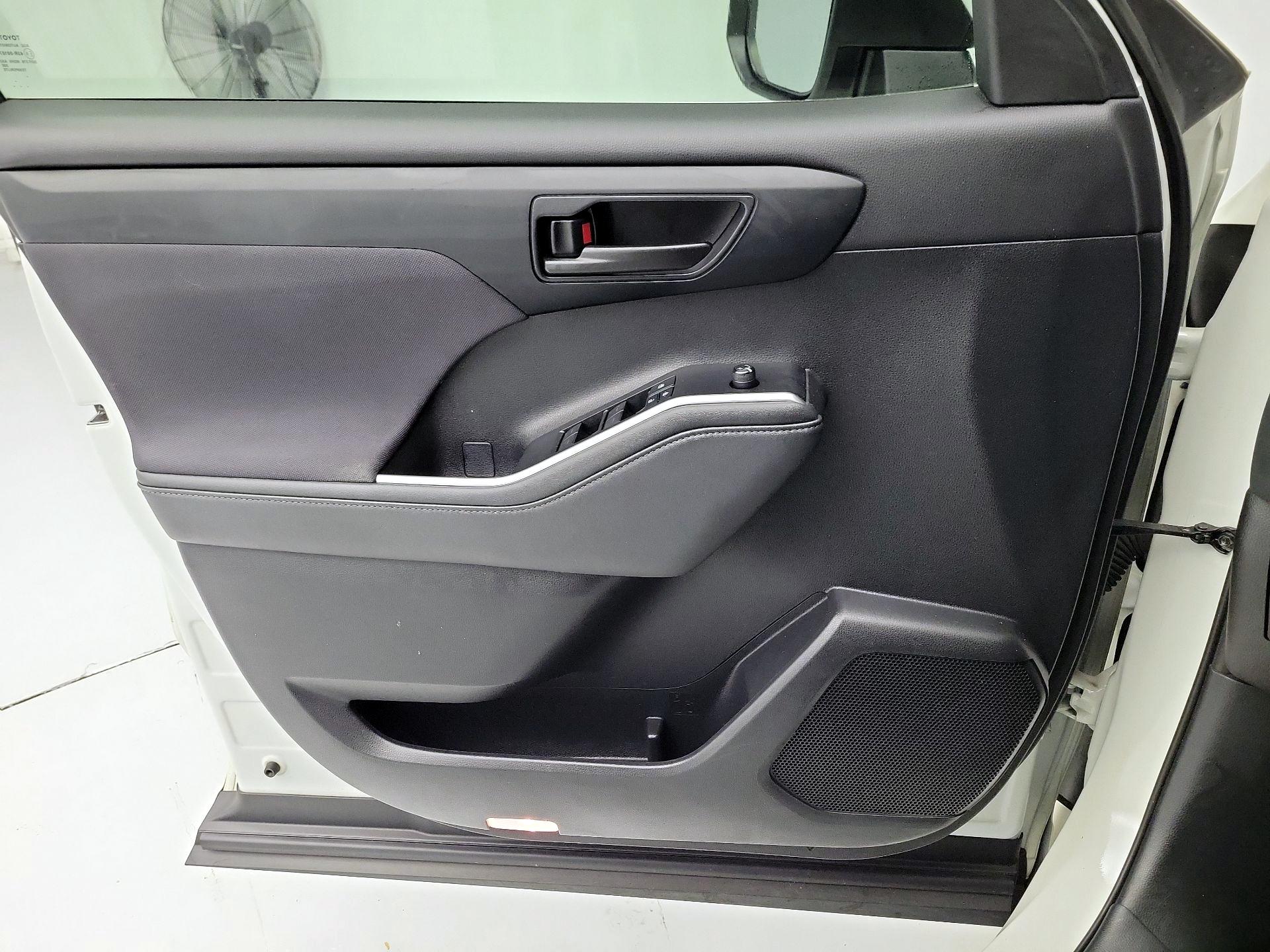 Thumbnail: 2021 Toyota Highlander - 12