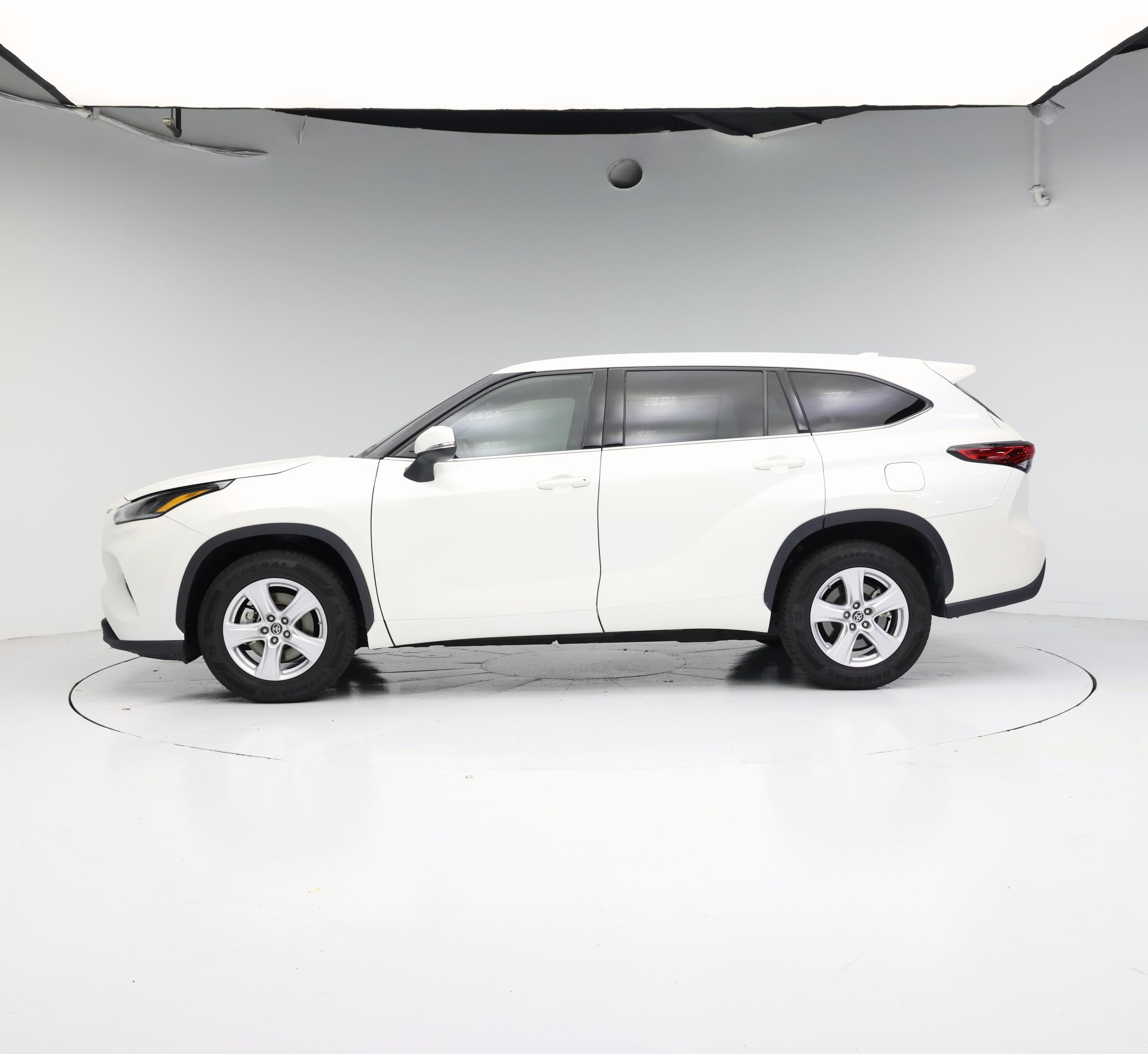 Thumbnail: 2021 Toyota Highlander - 3