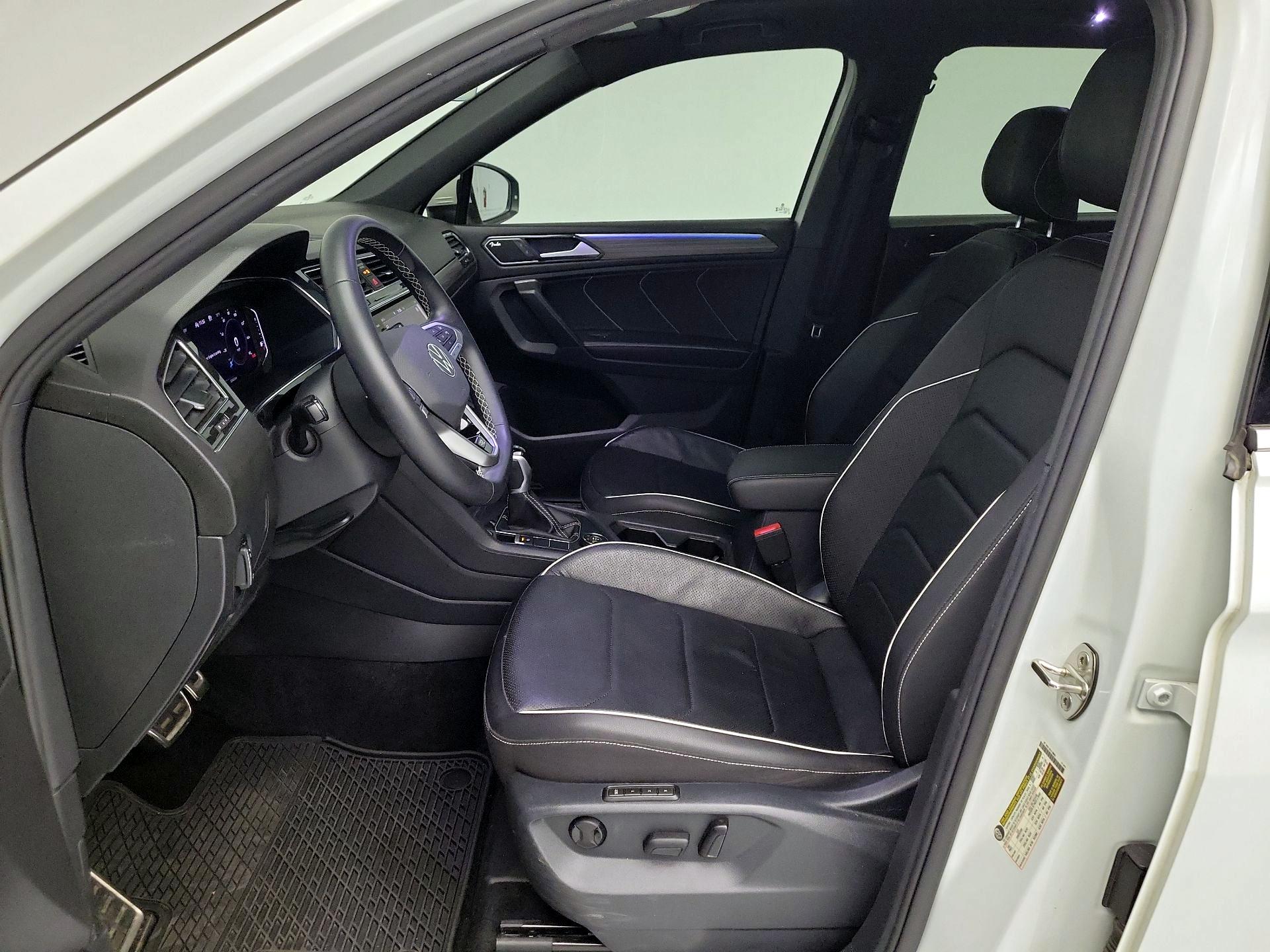 Thumbnail: 2023 Volkswagen Tiguan - 9