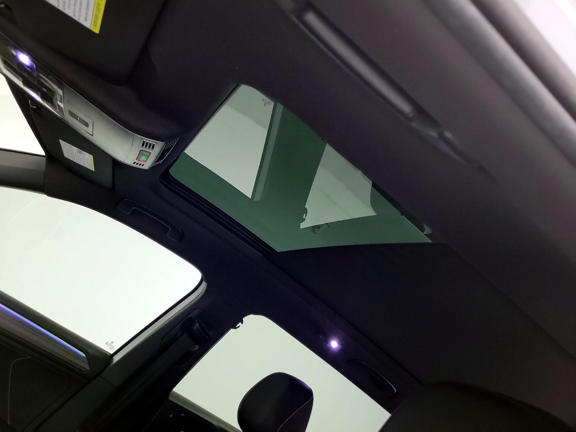 Thumbnail: 2023 Volkswagen Tiguan - 11