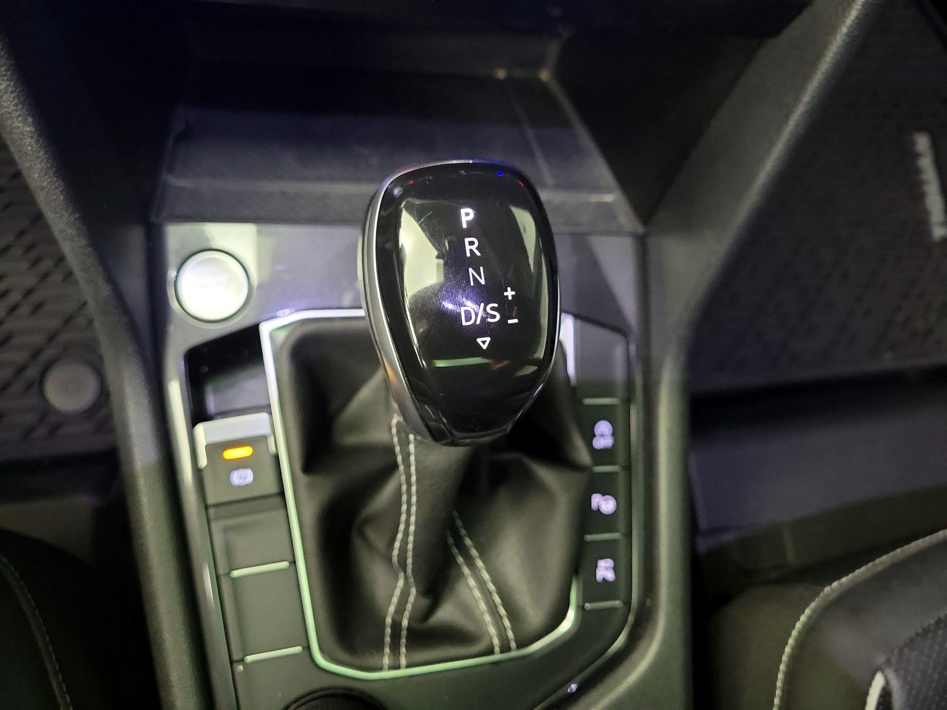 Thumbnail: 2023 Volkswagen Tiguan - 17