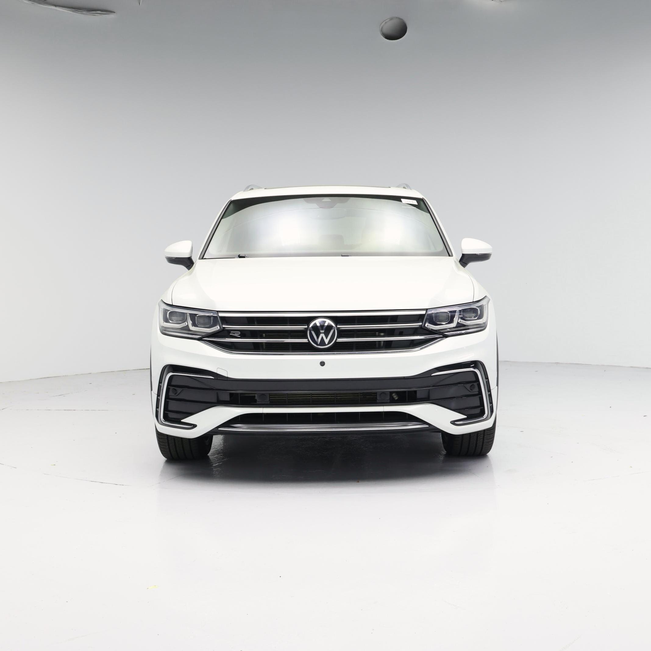 Thumbnail: 2023 Volkswagen Tiguan - 5