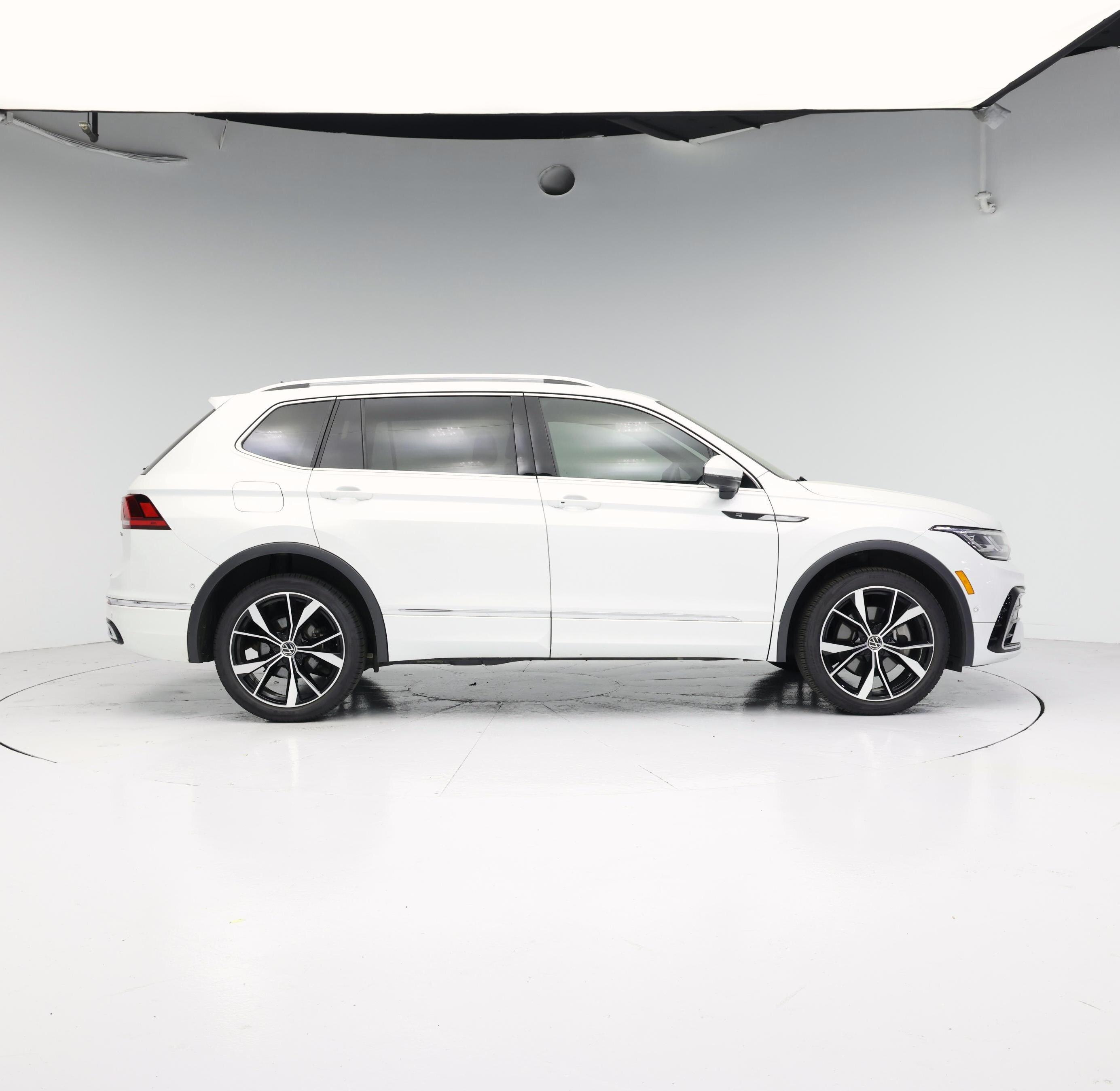 Thumbnail: 2023 Volkswagen Tiguan - 7